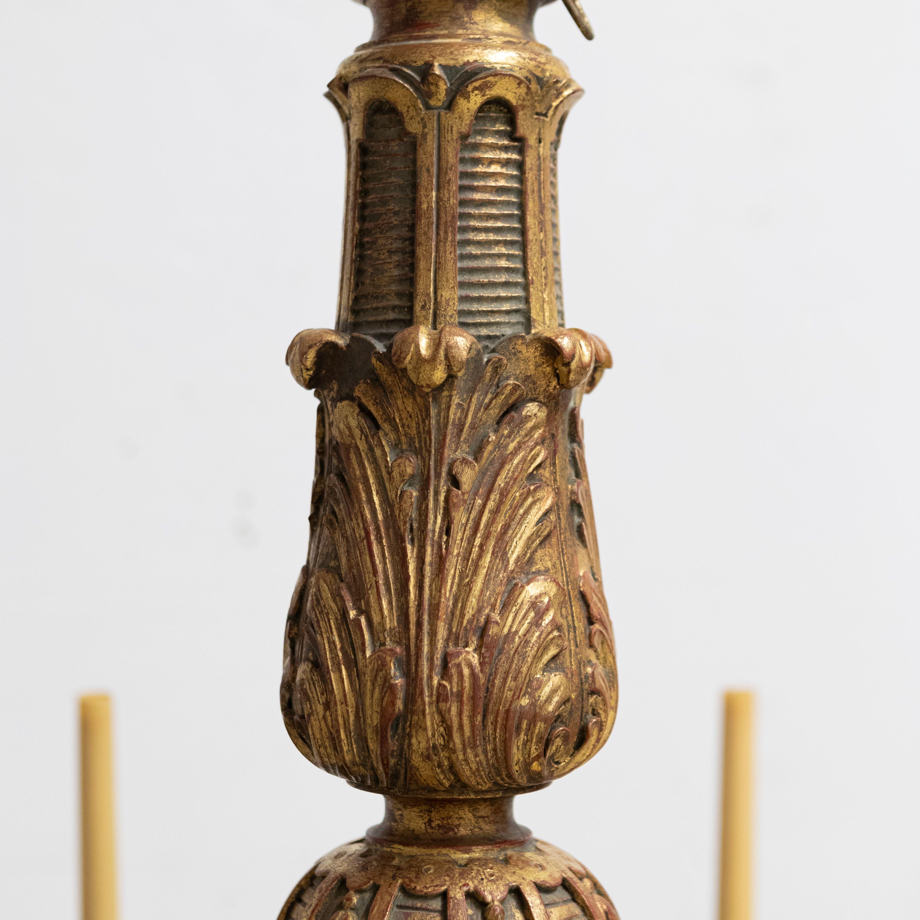 Große antike italienische Giltwood 19. Jahrhundert 8 Arm Kronleuchter (Vergoldetes Holz) im Angebot