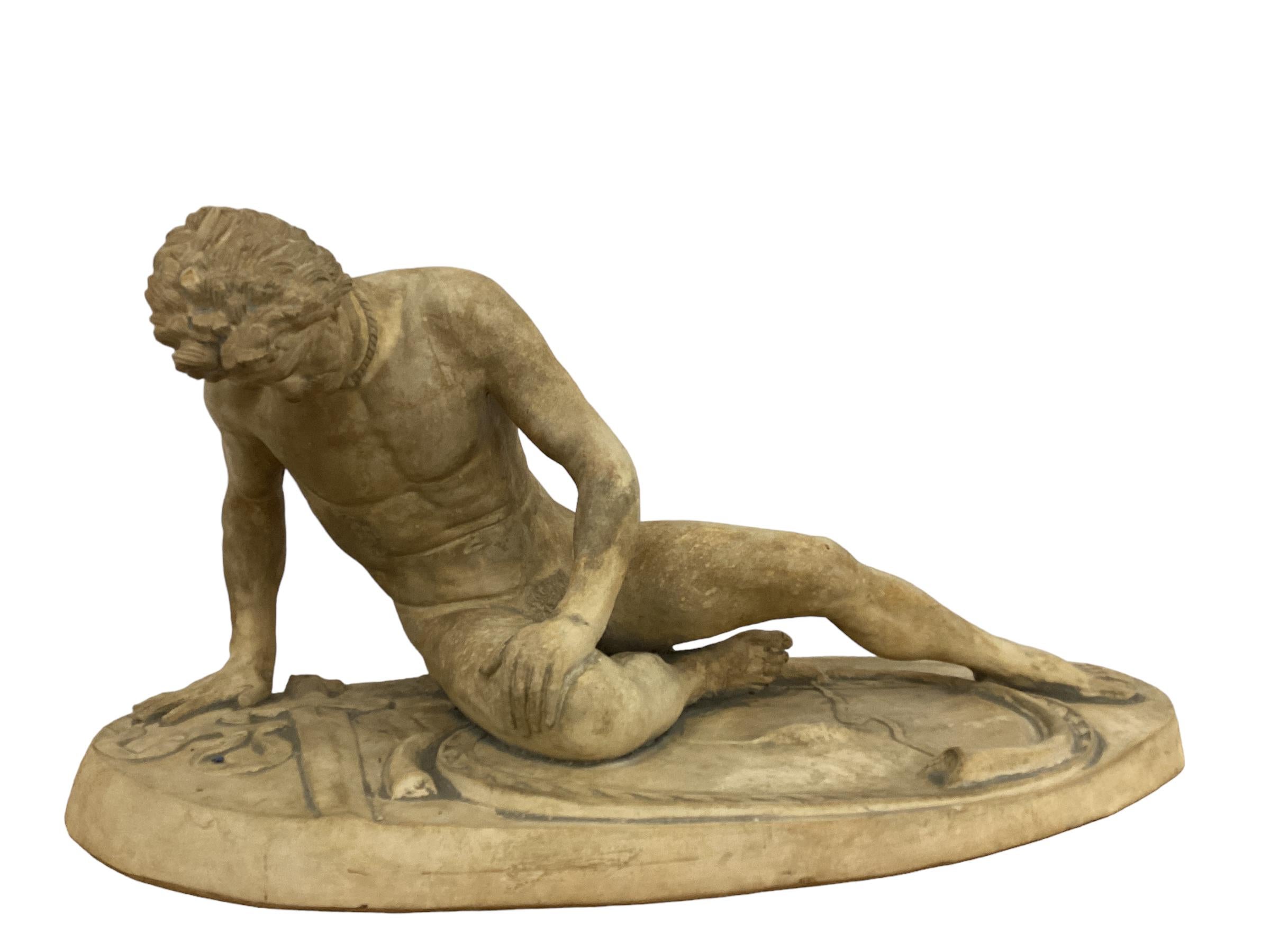 Plâtre Grande sculpture italienne ancienne en plâtre du Grand Tour de Gaul teint en vente