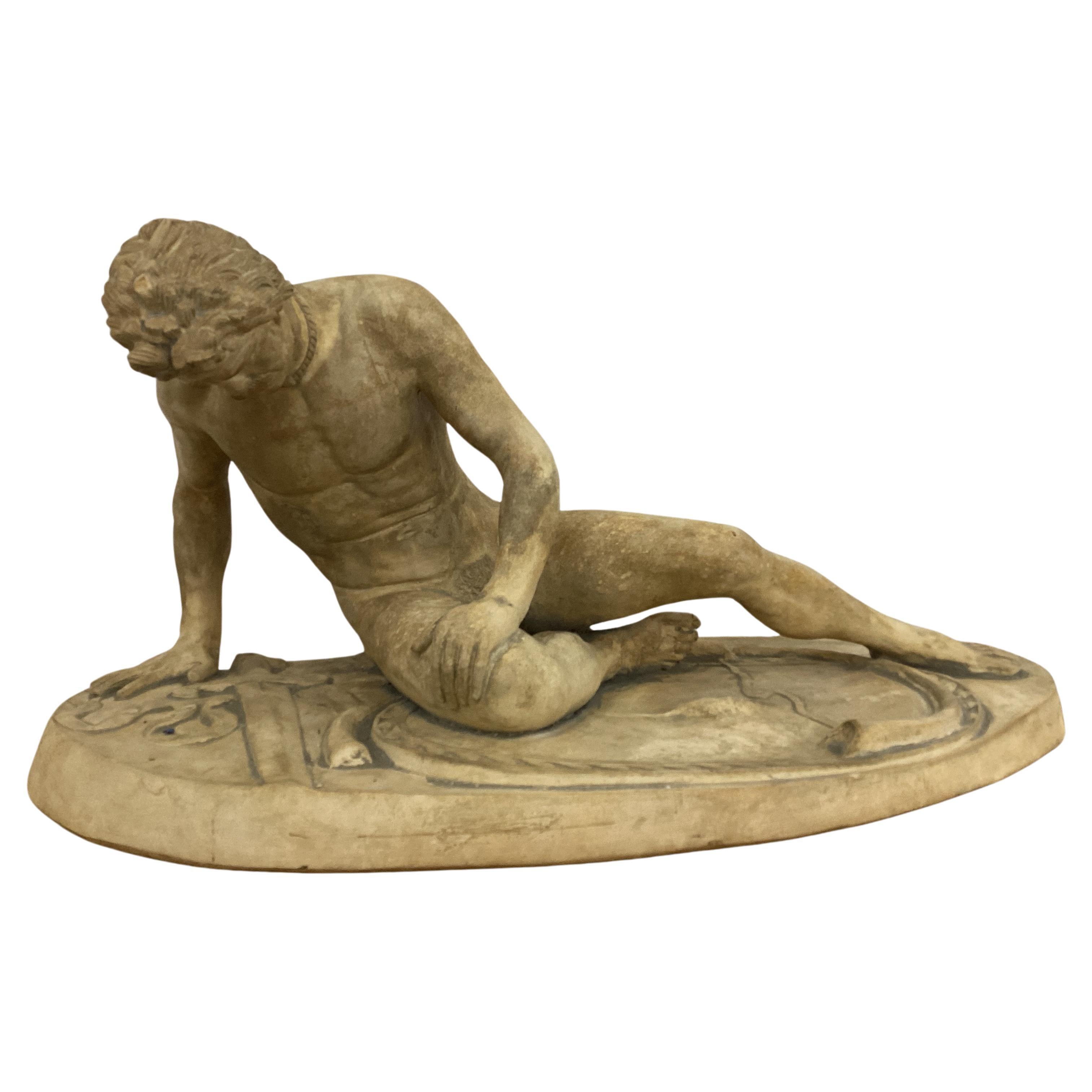 Grande sculpture italienne ancienne en plâtre du Grand Tour de Gaul teint en vente