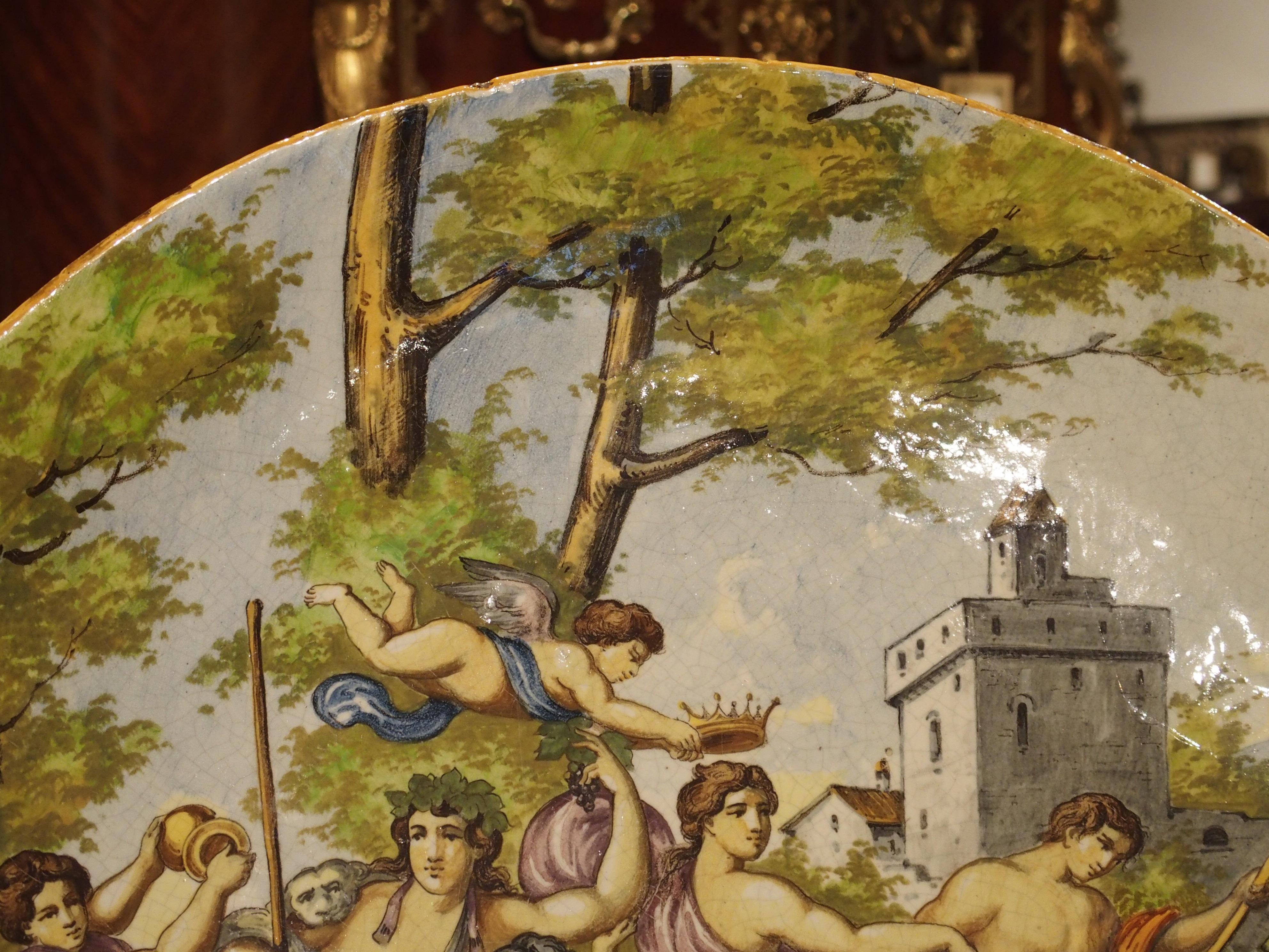 Gran plato antiguo de mayólica italiana, Baco y Ariadna en venta 6