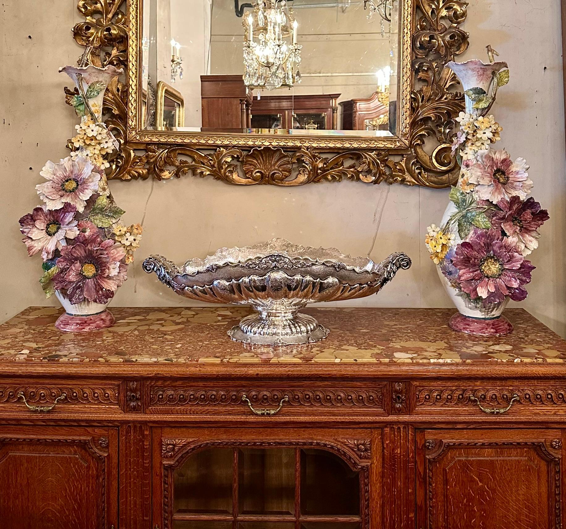 Grandi vasi floreali in maiolica italiana 