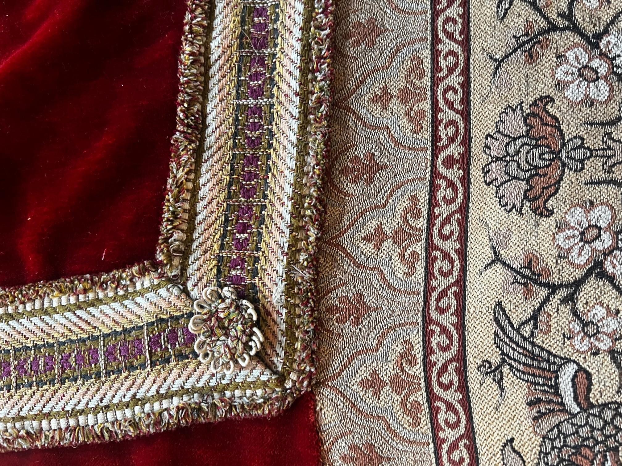 Gran colgante de pared antiguo de terciopelo de seda italiano Labor de retazos en venta