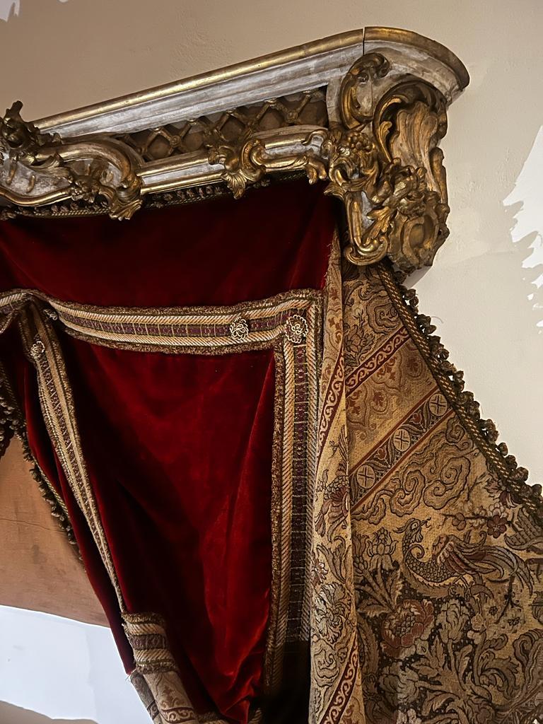 Gran colgante de pared antiguo de terciopelo de seda italiano Textil en venta