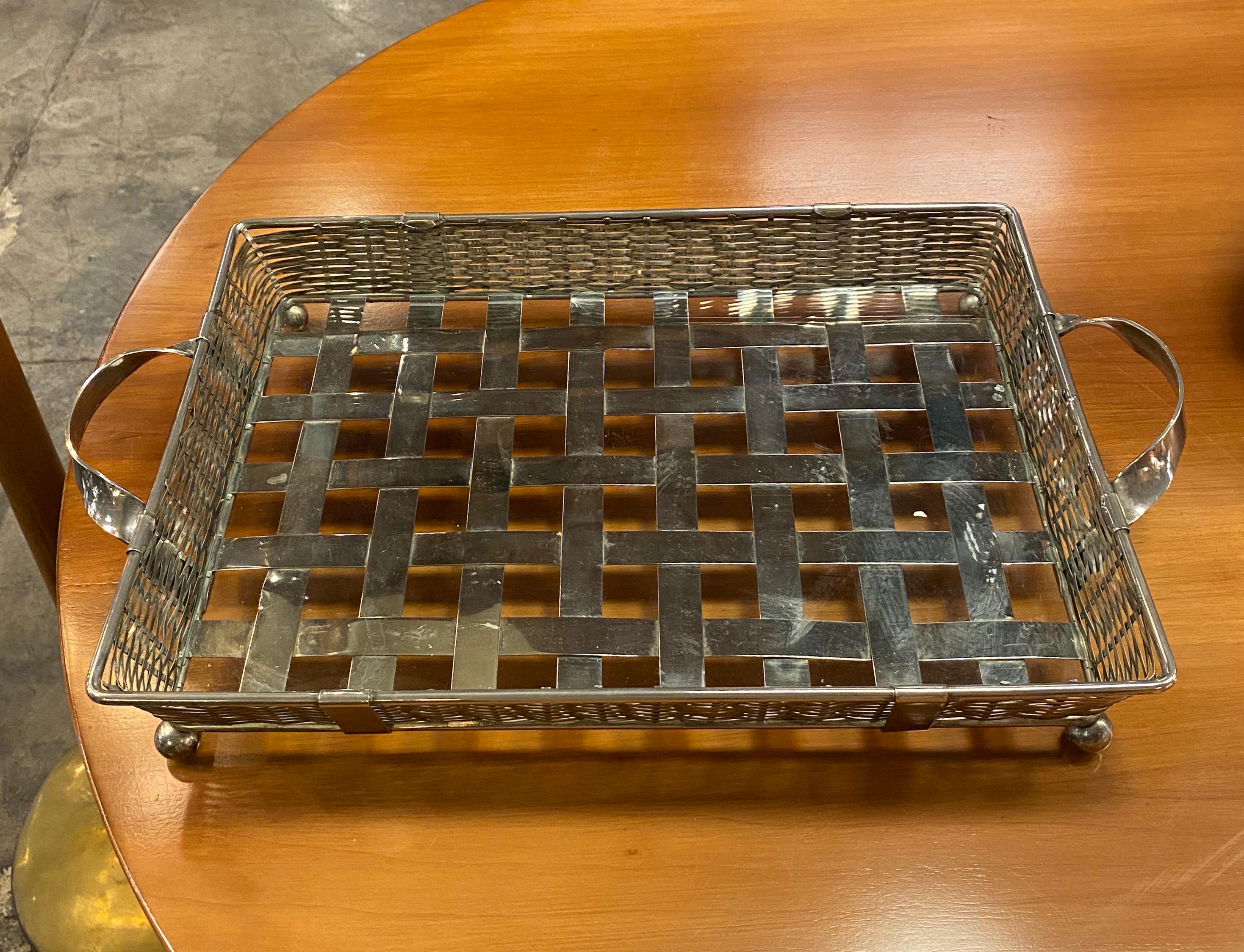 Beautiful large square tray in silver and glass made in Italy in the first half of the 1950s.
The tray has a glass base that rests on the silver base, the structure is very particular formed by 4 small ball feet, the side part is formed by an