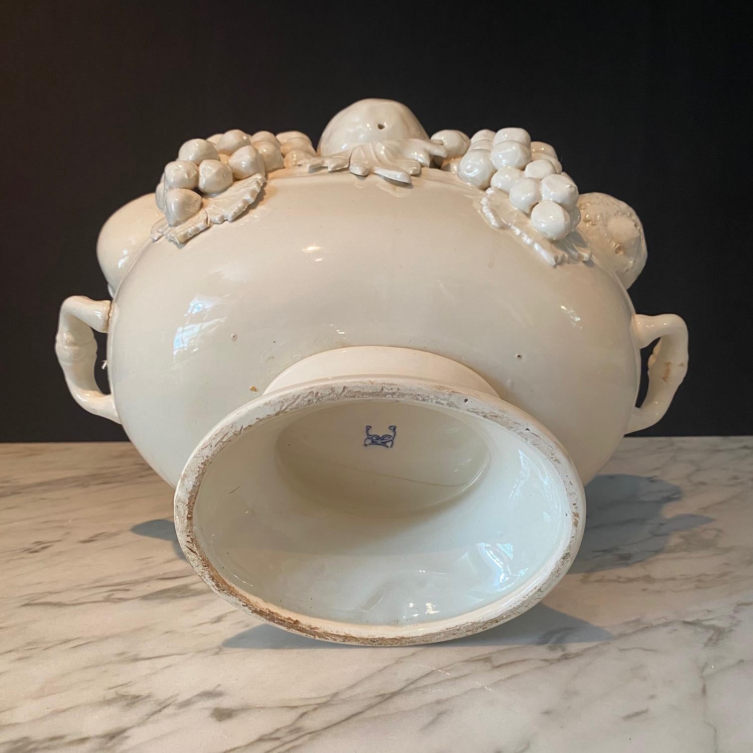 Large Antique Italian White Porcelain Cornucopia Fruit Bowl Centerpiece For Sale 7