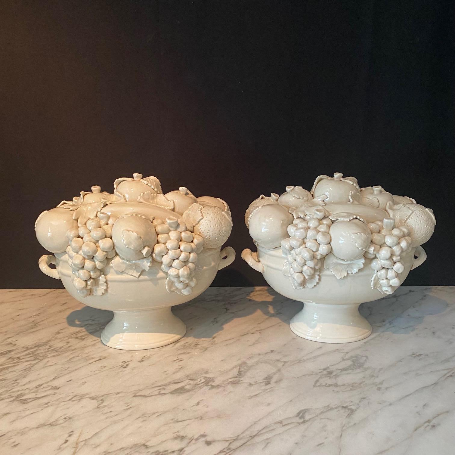 Large Antique Italian White Porcelain Cornucopia Fruit Bowl Centerpiece For Sale 3