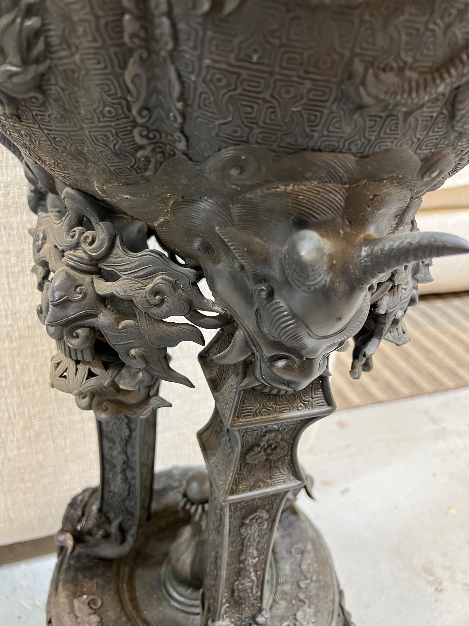 Grand brûleur d'encens ou Koro japonais ancien en bronze  en vente 9