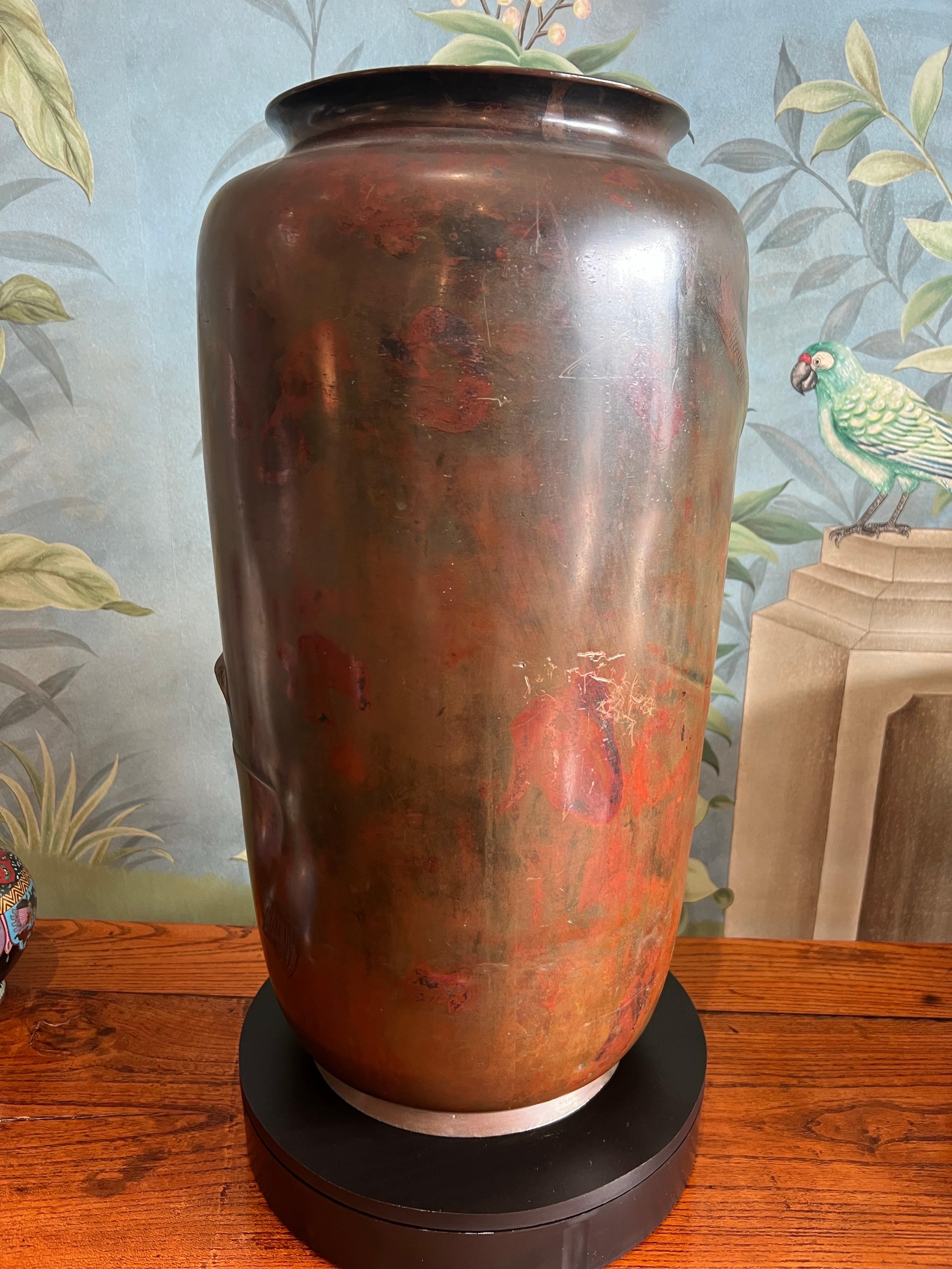 Large Antique Japanese Bronze Vase with Raised Carp - L. 19th Century - Signed in vendita 7