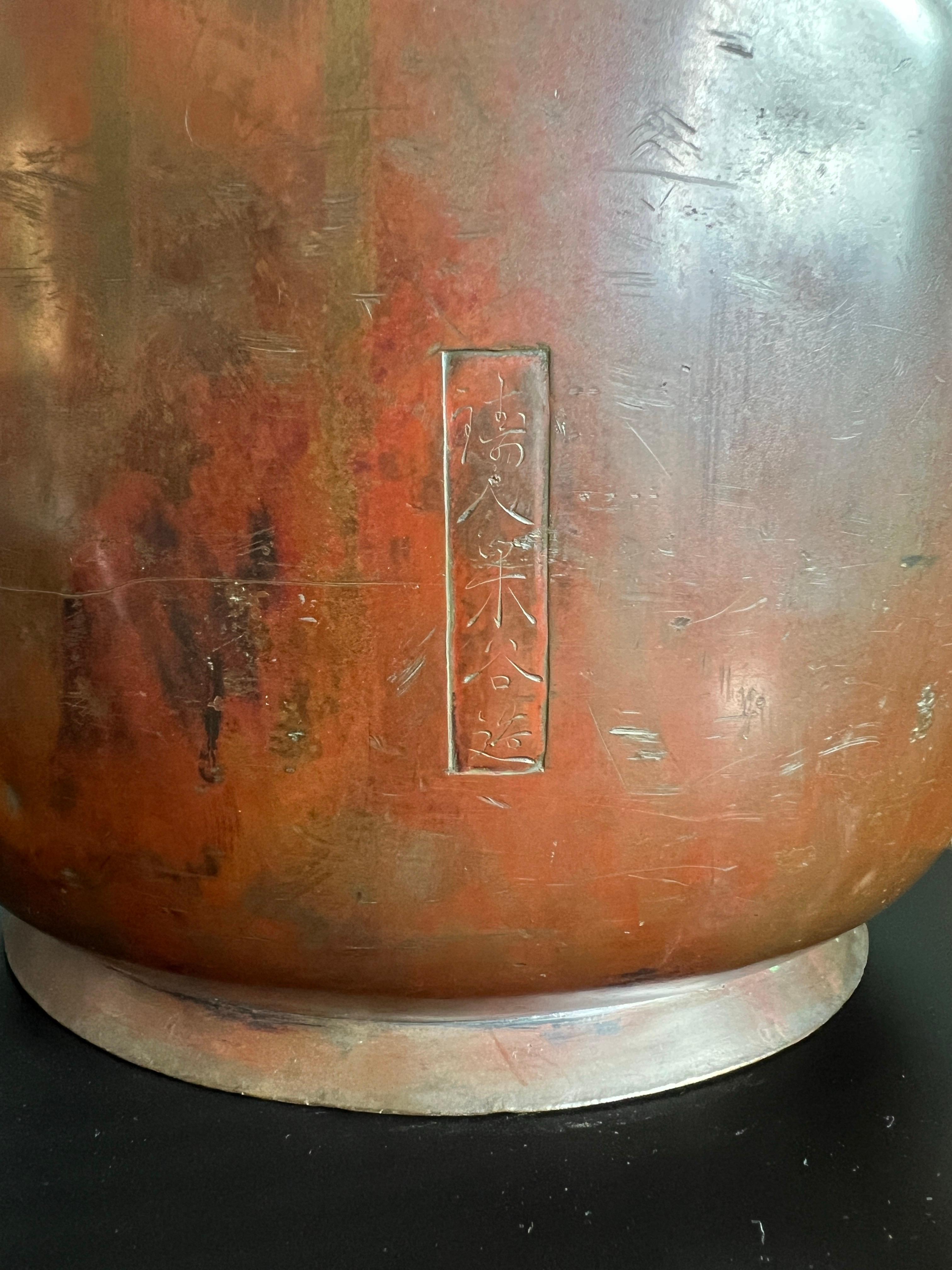 Large Antique Japanese Bronze Vase with Raised Carp - L. 19th Century - Signed in vendita 9