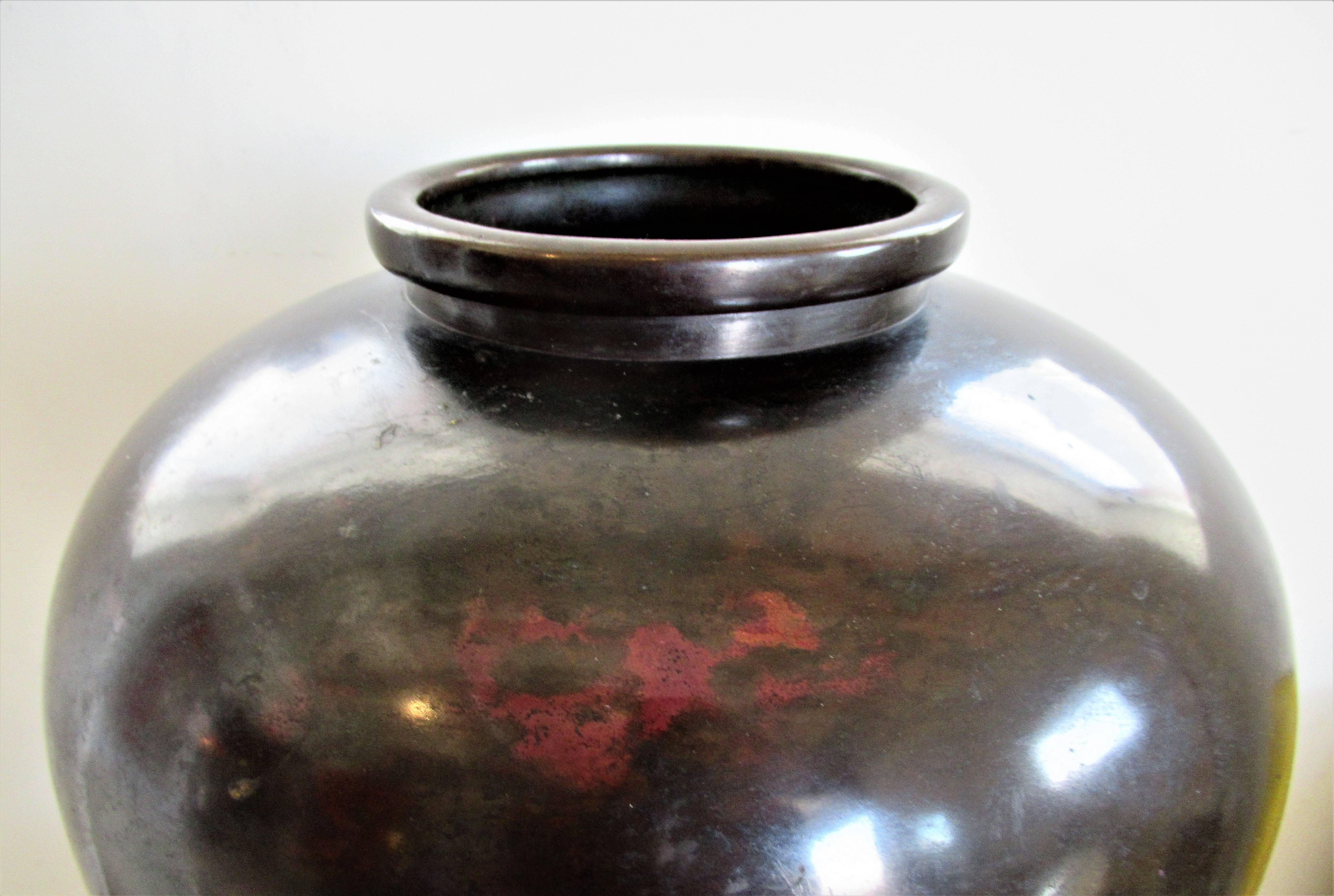 Large Japanese patinated bronze vessel with classical austere form and beautifully aged original color with rich mottling and red highlights to bronze metal. Very good quality. We think this is from the Showa period but could earlier. No apparent