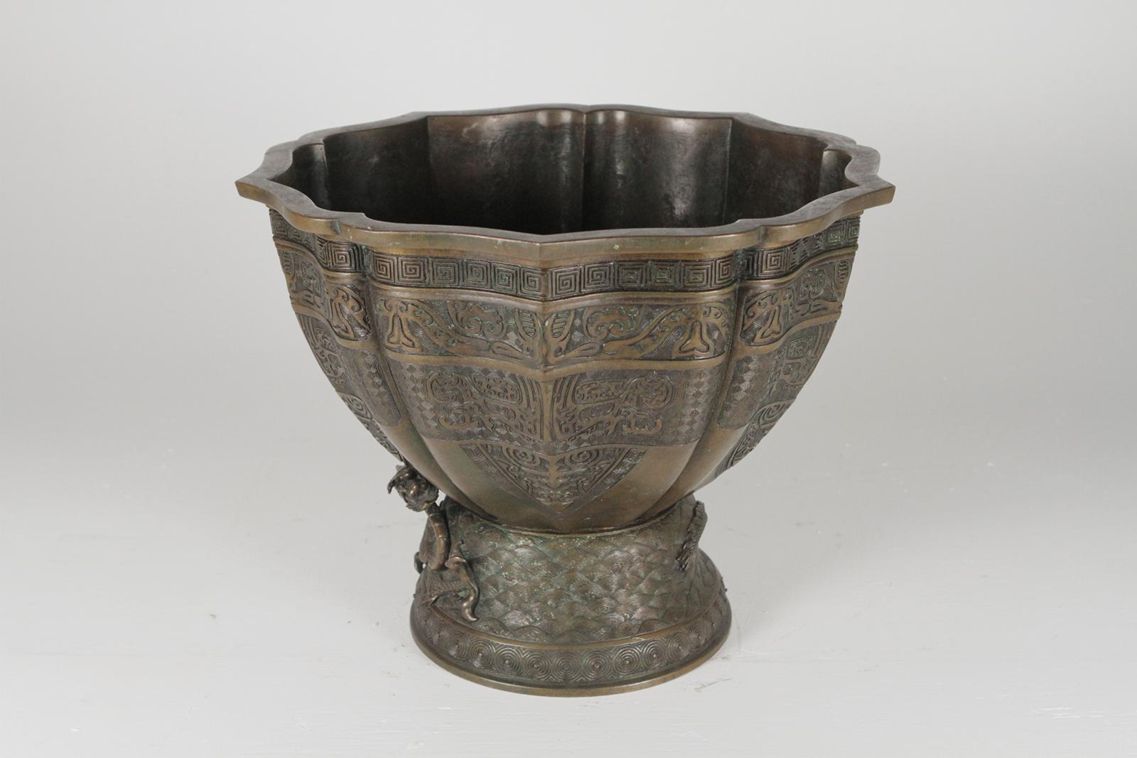 Large antique Japanese bronze planter (Chinese Style), made in Japan with appropriate well cared for use throughout, Meiji Period Japanese in the Archaistic style, bronze with a nice original patination. The scalloped form with detailed dragon