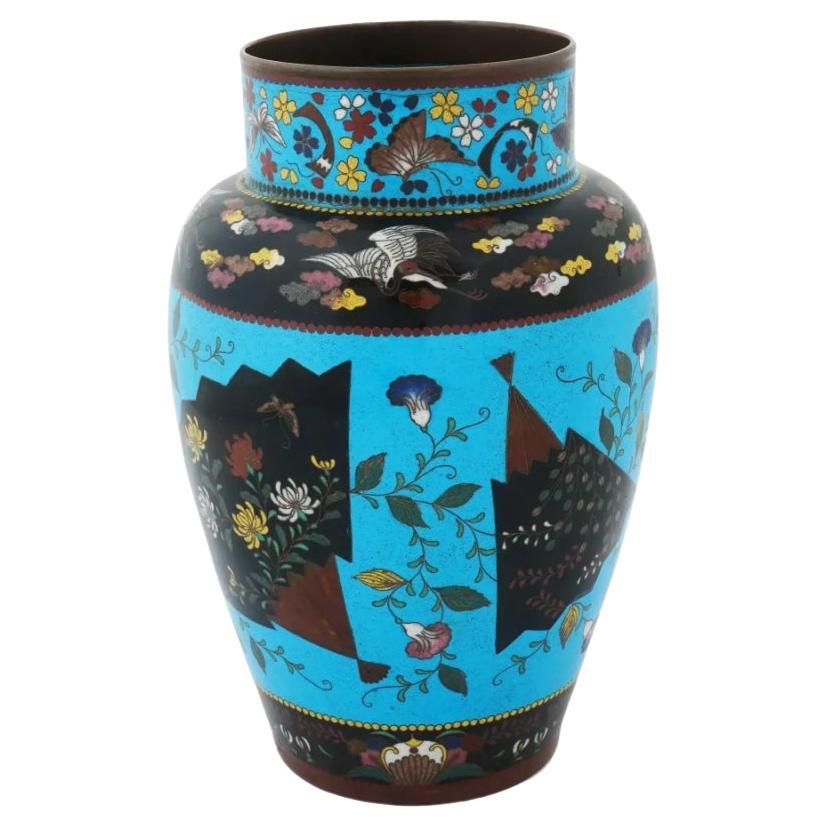 Grand vase japonais ancien à motif éventail en émail cloisonné