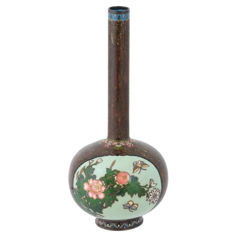 Große antike japanische Meiji-Cloisonné-Emaille-Vase im Angebot