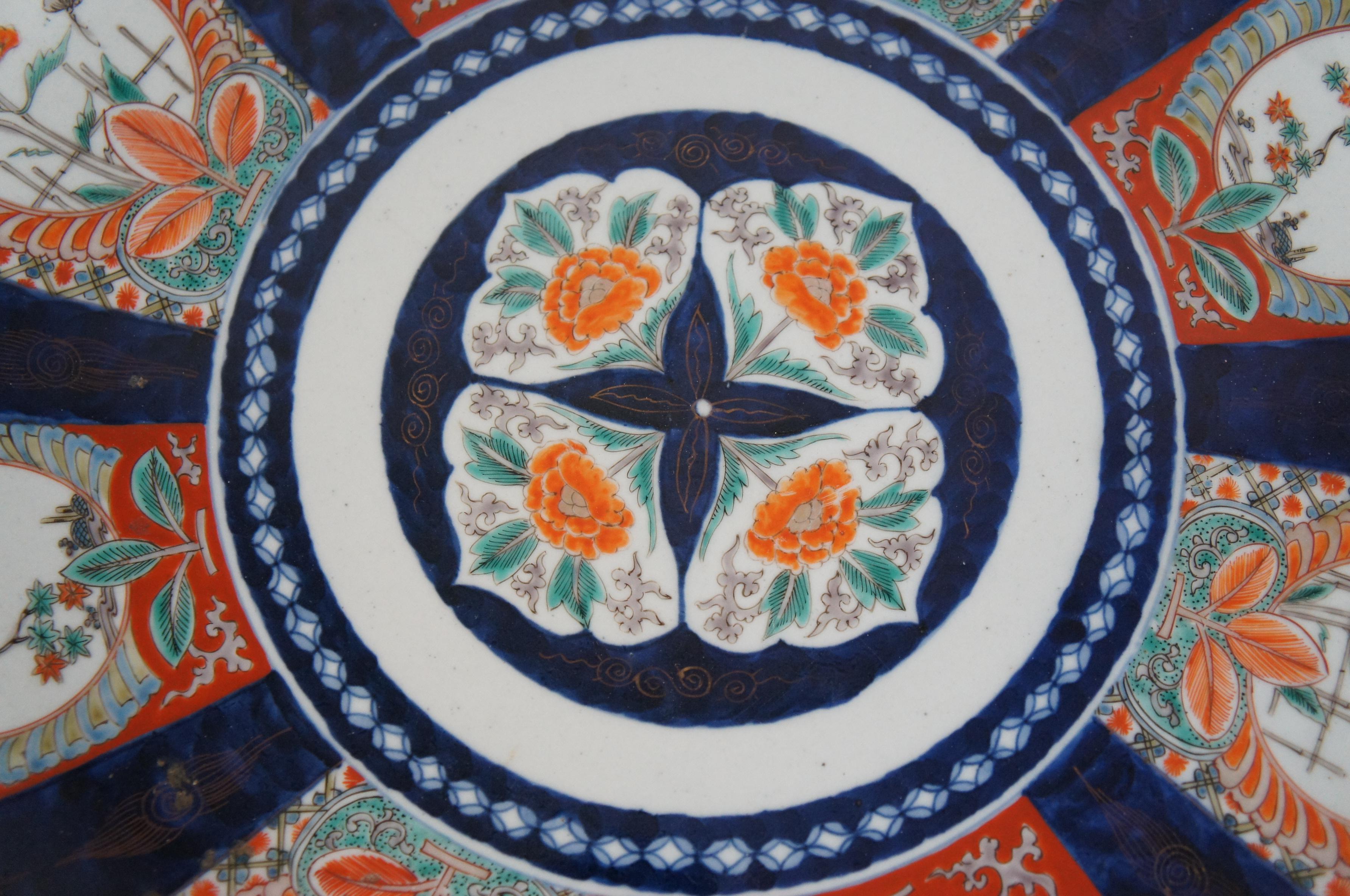 20ième siècle Grand plat de service en porcelaine japonaise Meiji Imari Floral 22