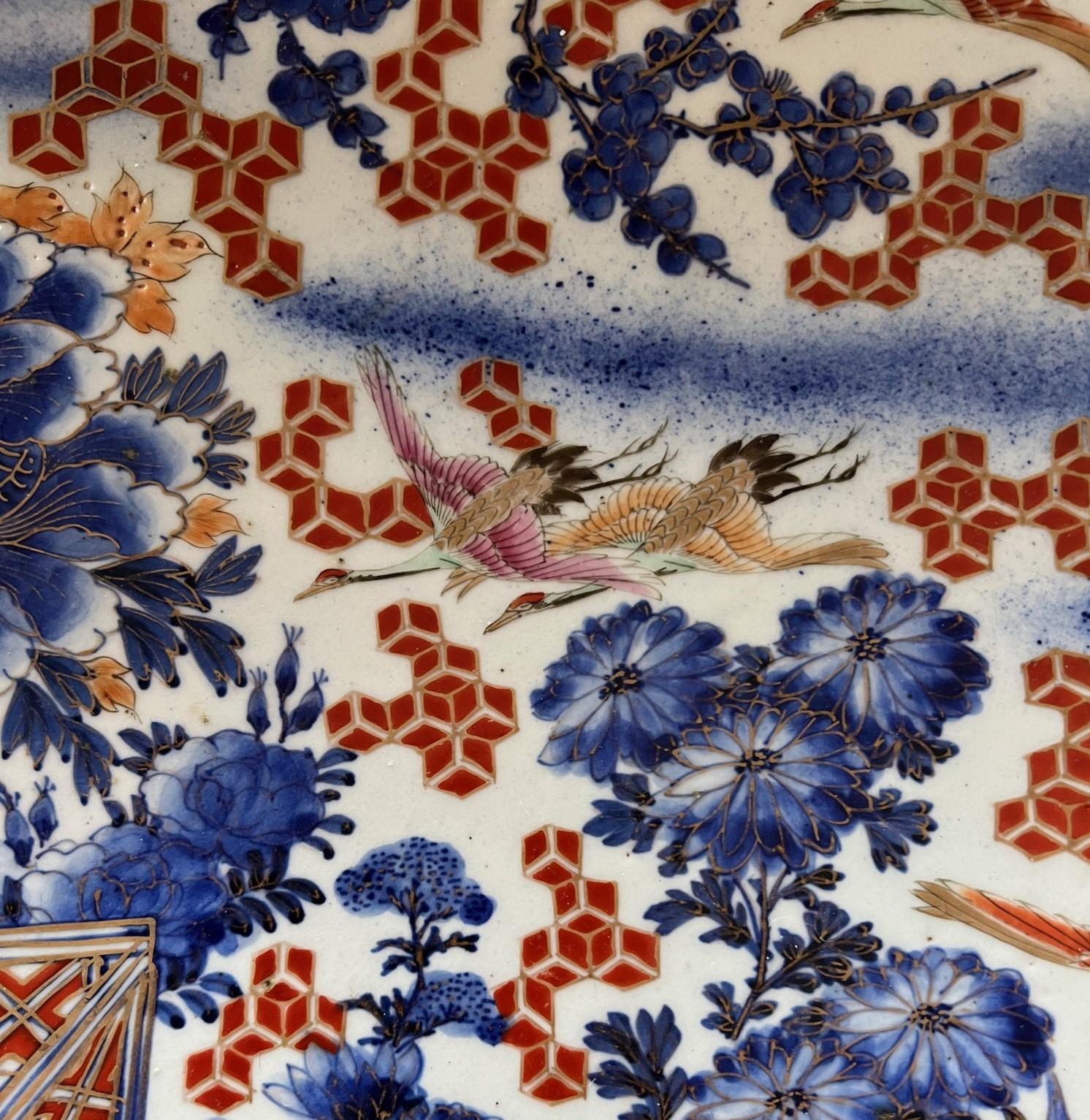 Large Antique Japanese Meiji Period Imari Porcelain Charger Marked Wanshan Zao For Sale 1