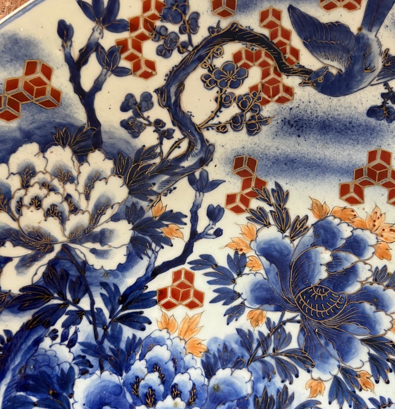 Large Antique Japanese Meiji Period Imari Porcelain Charger Marked Wanshan Zao For Sale 2