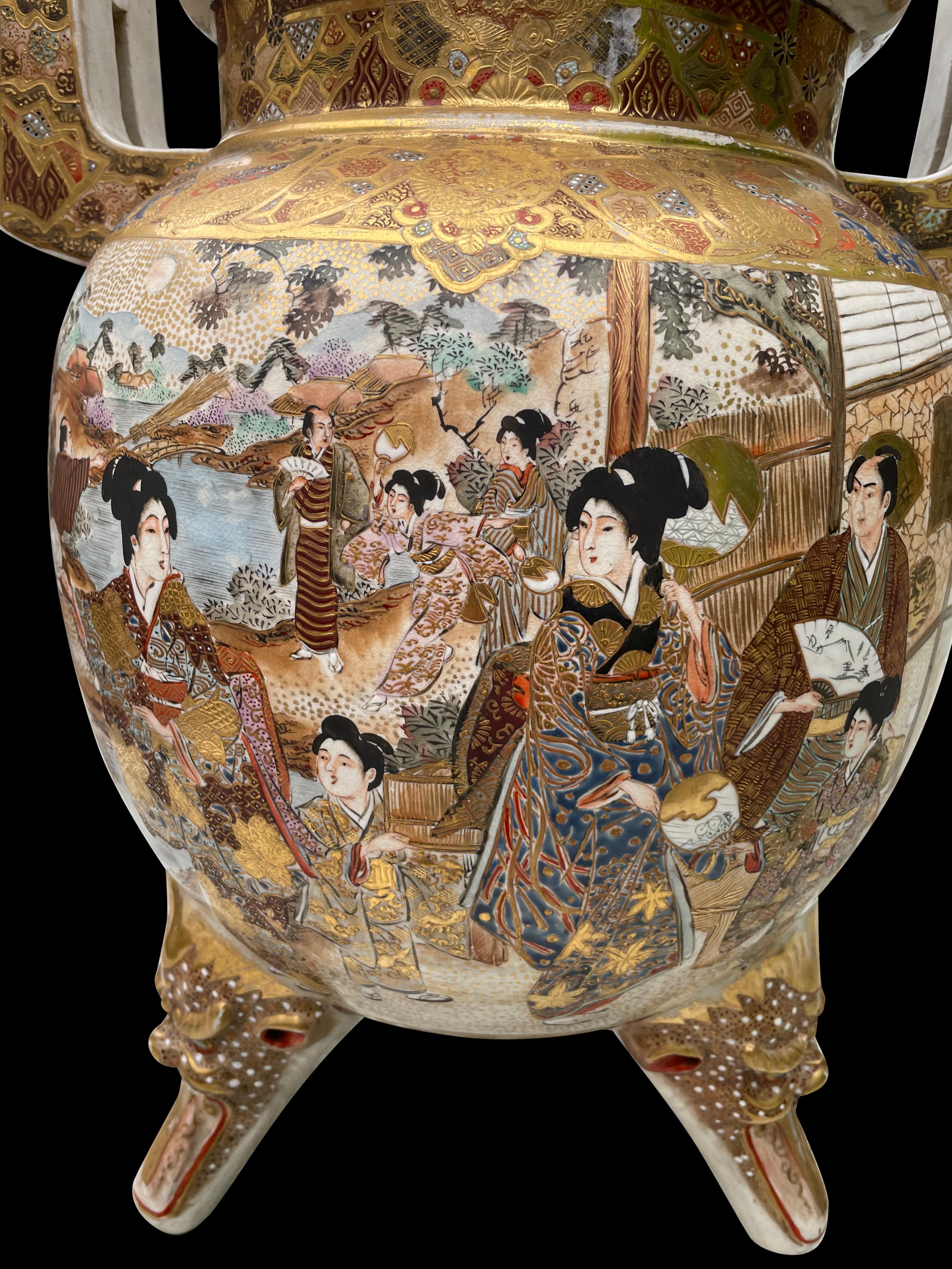 Large Antique Japanese Meiji Satsuma Covered Urn Vase with Foo Dog, 19th Century For Sale 9