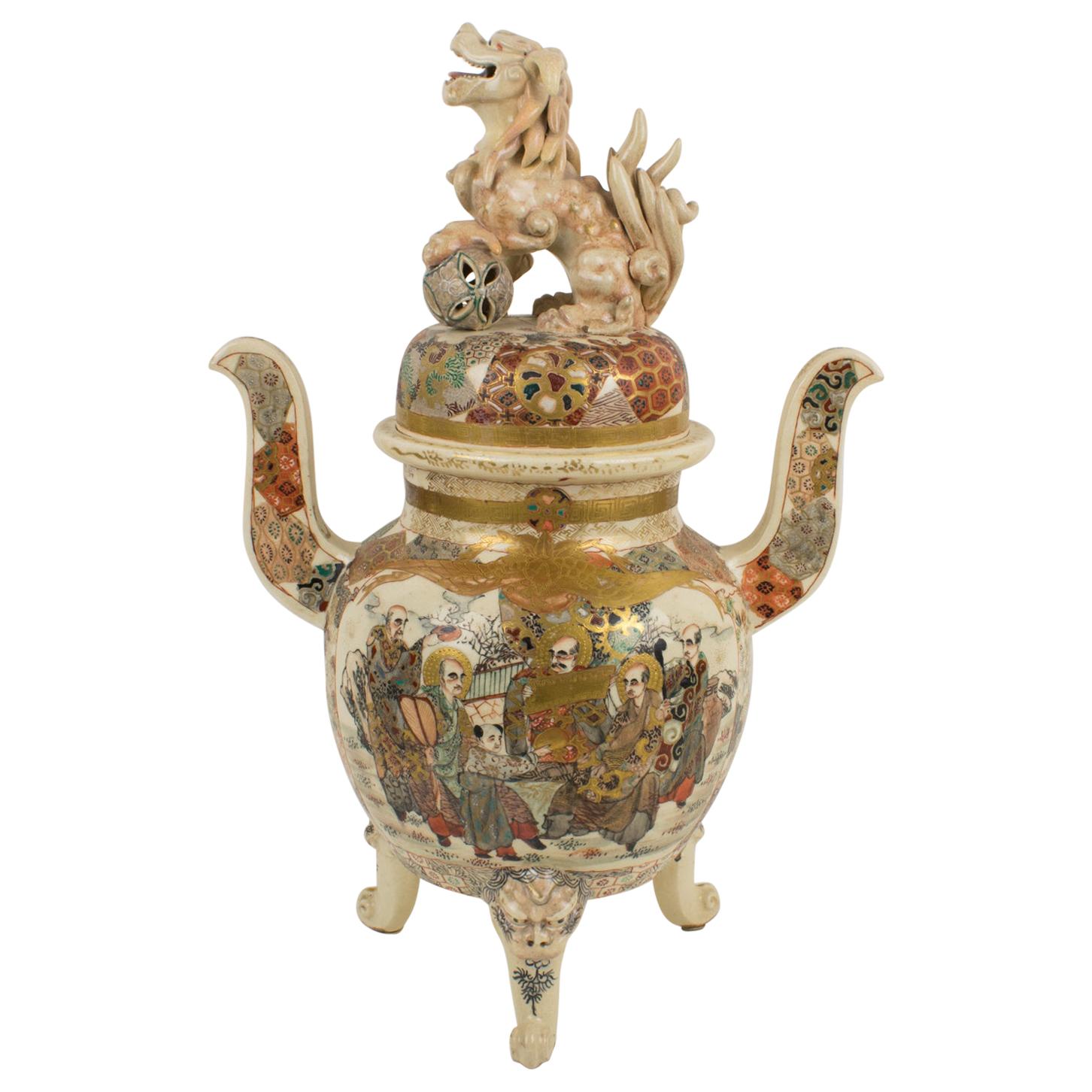 Pair of Covered Japanese Imari Urns at 1stDibs