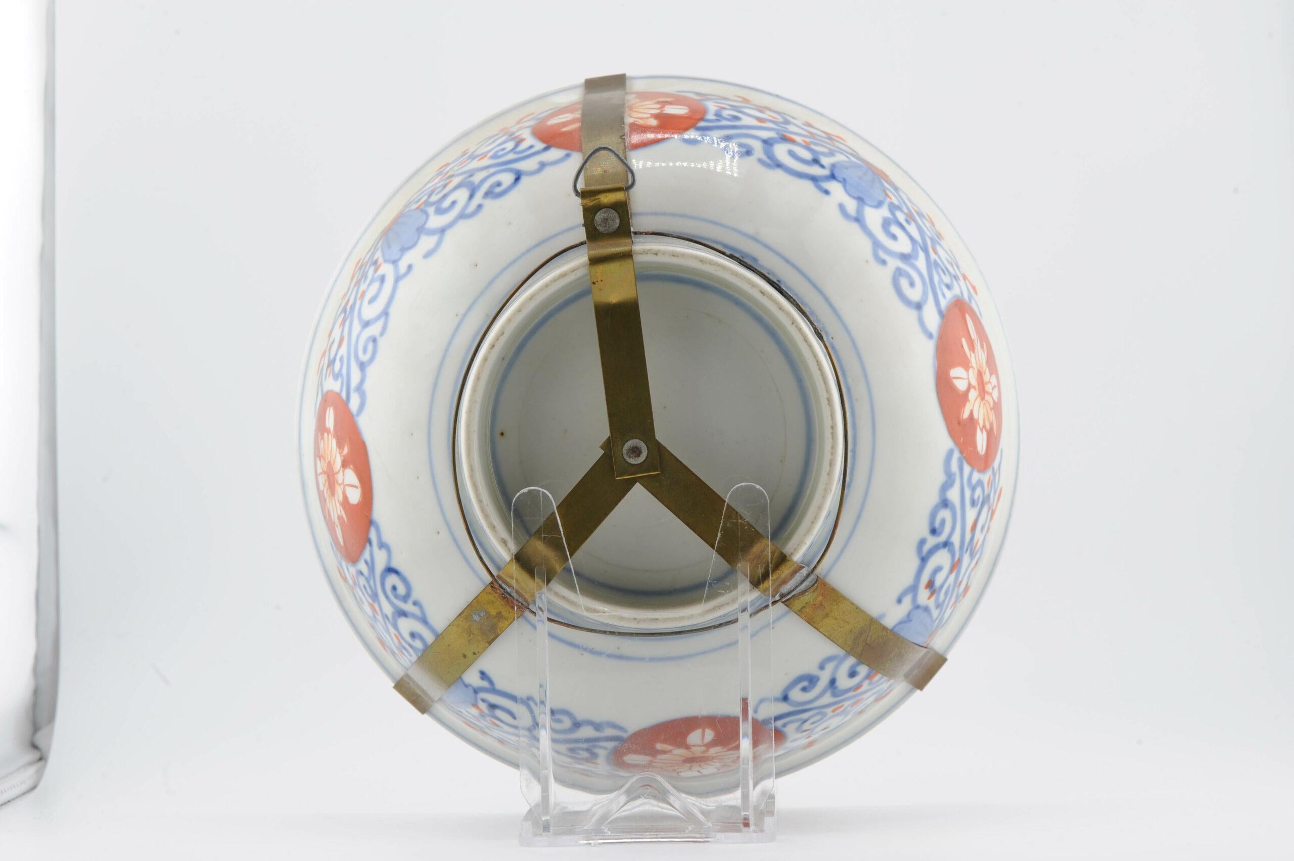 Große antike japanische Meiji-Arita-Schale aus Porzellan, 19. Jahrhundert, polychrom lackiert im Angebot 4