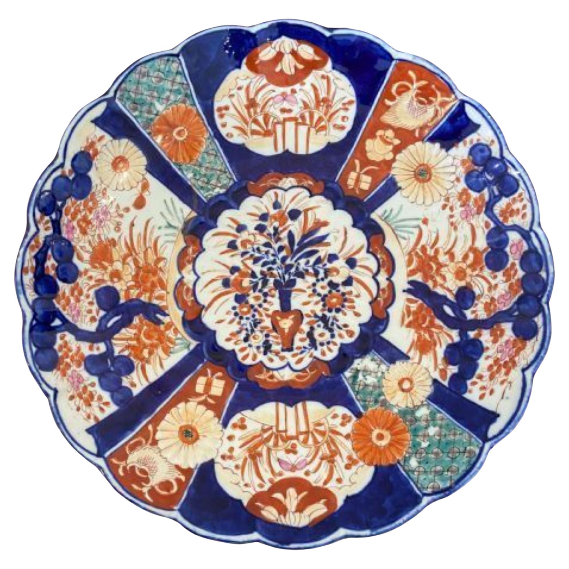 Grande assiette Imari de qualité japonaise ancienne