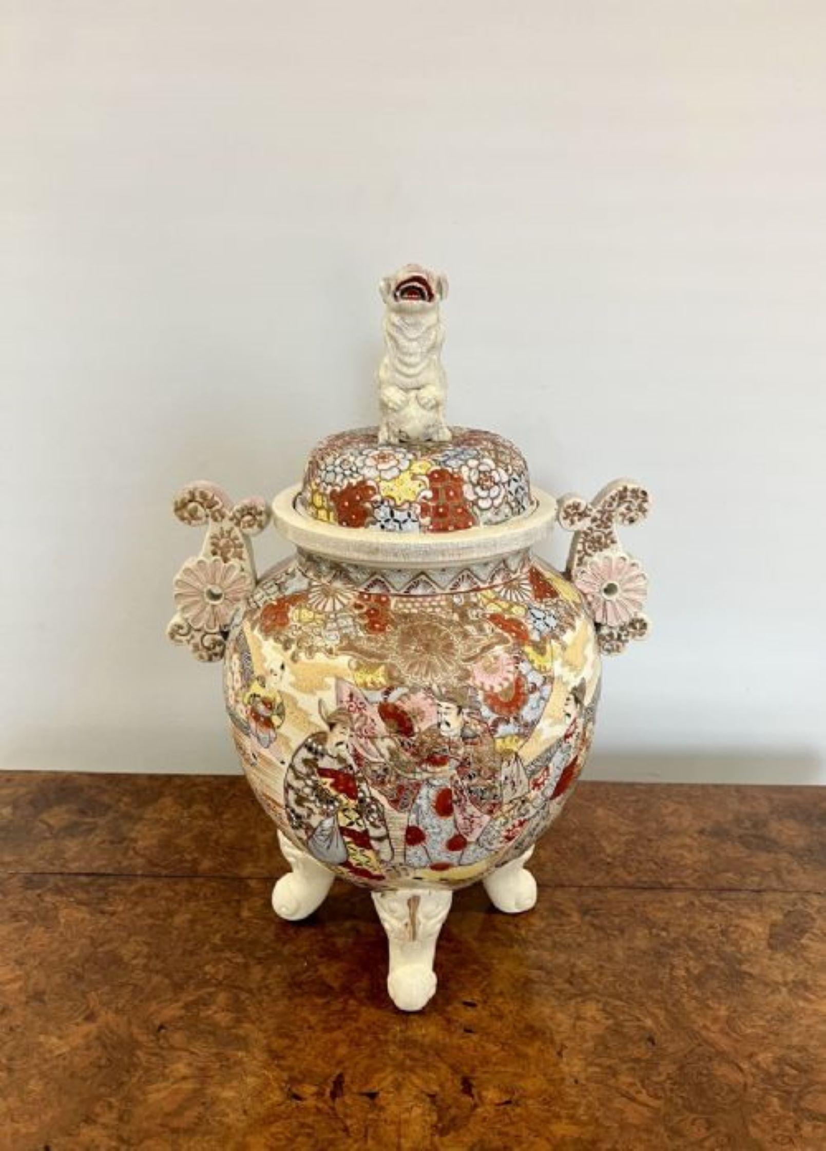 Large antique Japanese Quality Satsuma Lidded Vase In Good Condition For Sale In Ipswich, GB
