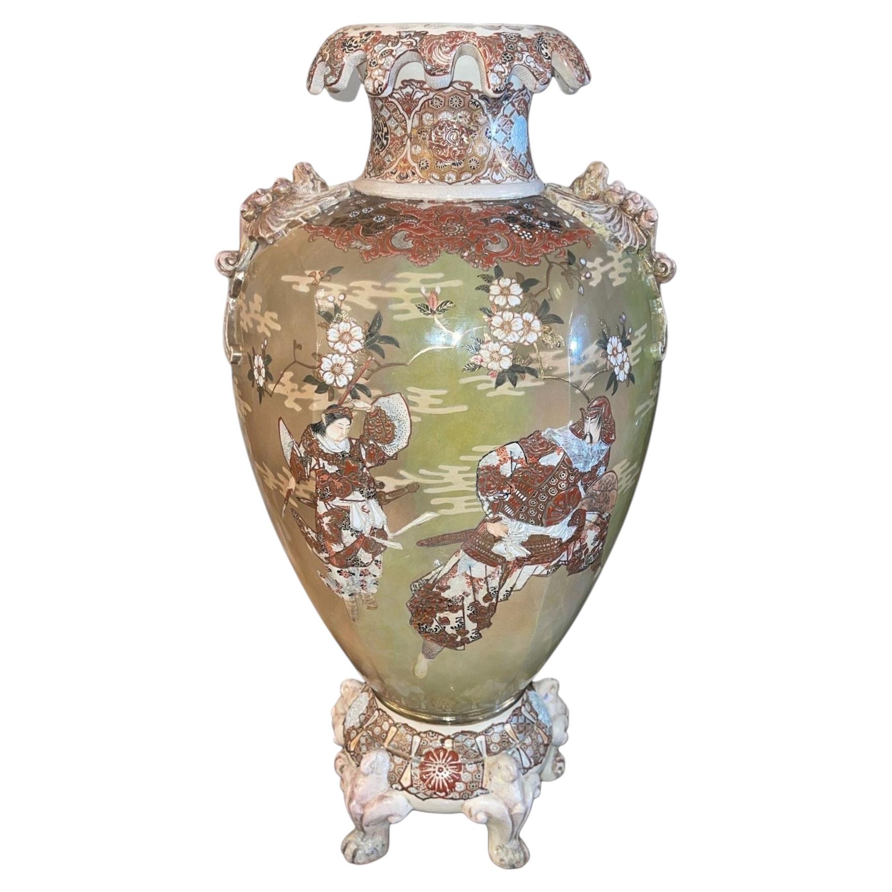 Grande vaso da terra giapponese Satsuma stile Meiji, inizio 20° secolo.