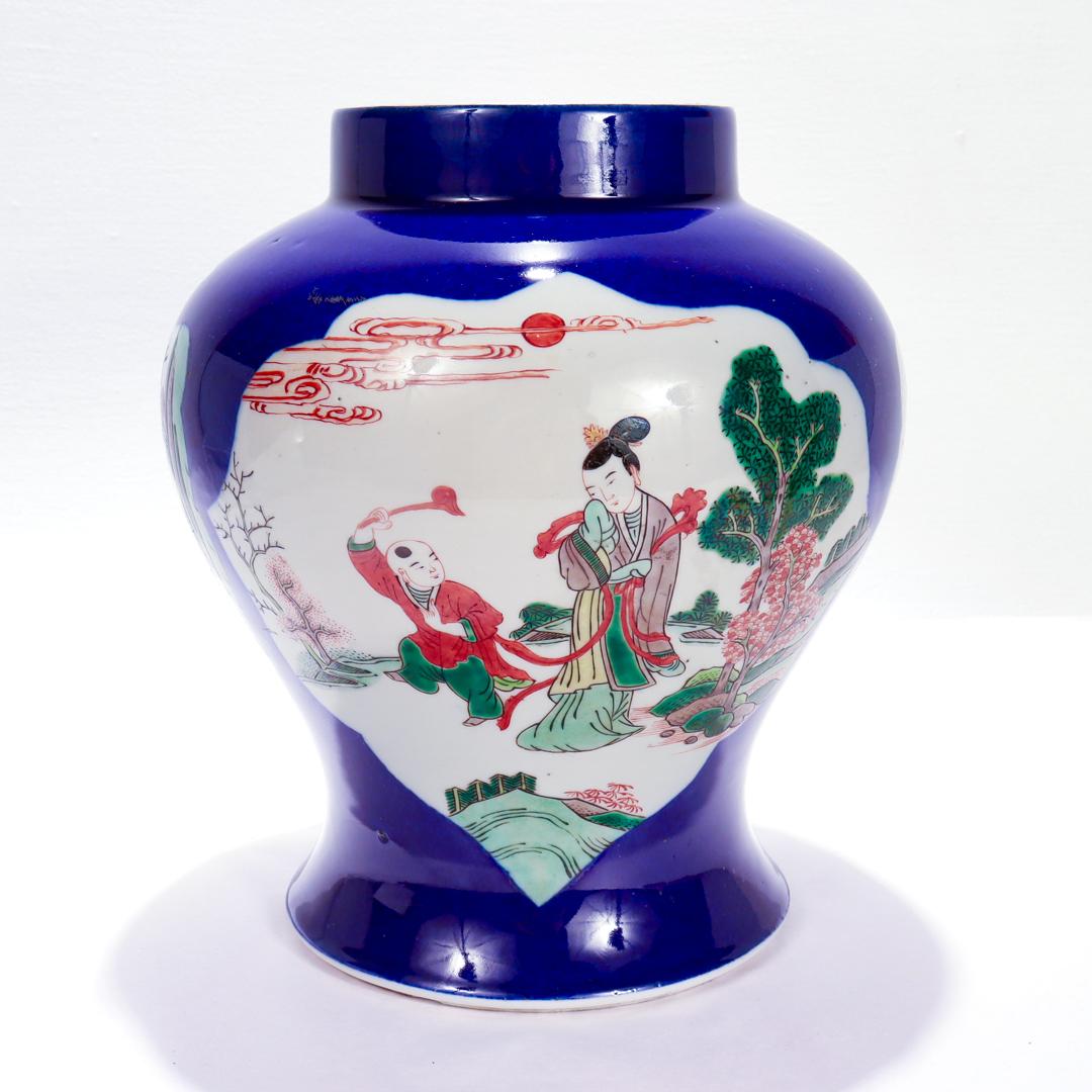Große antike chinesische Exportvase aus Porzellan im Kang Xi-Stil mit blauem Grund (20. Jahrhundert) im Angebot