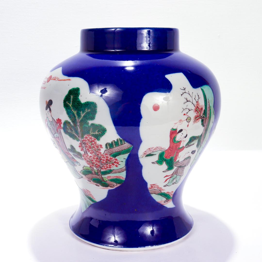 Große antike chinesische Exportvase aus Porzellan im Kang Xi-Stil mit blauem Grund im Angebot 1