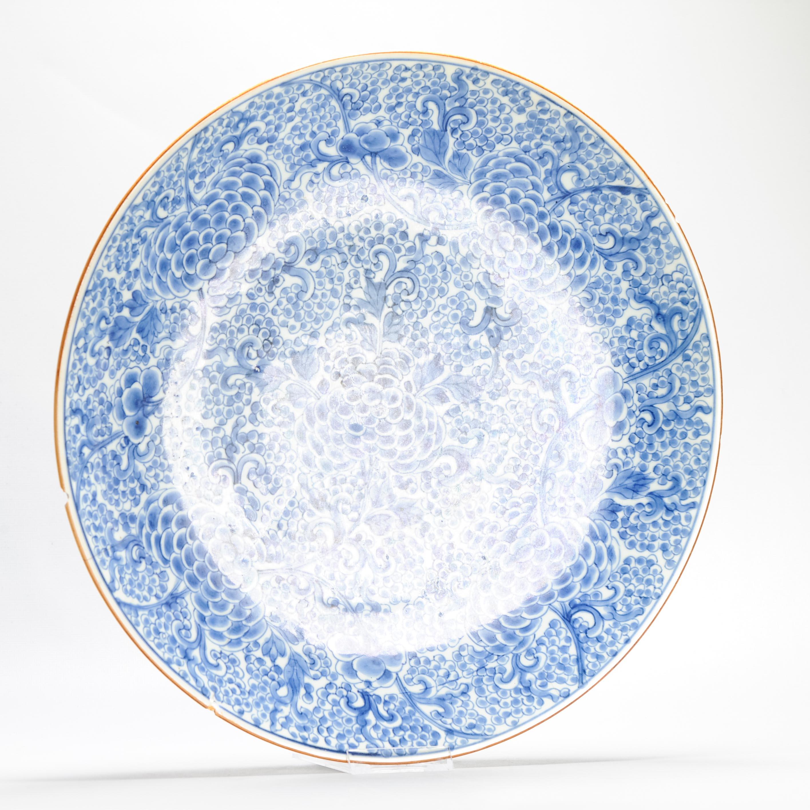 Gran Cargador Antiguo de Porcelana China Kangxi con Peonía y Gamuza Marcado en venta 11