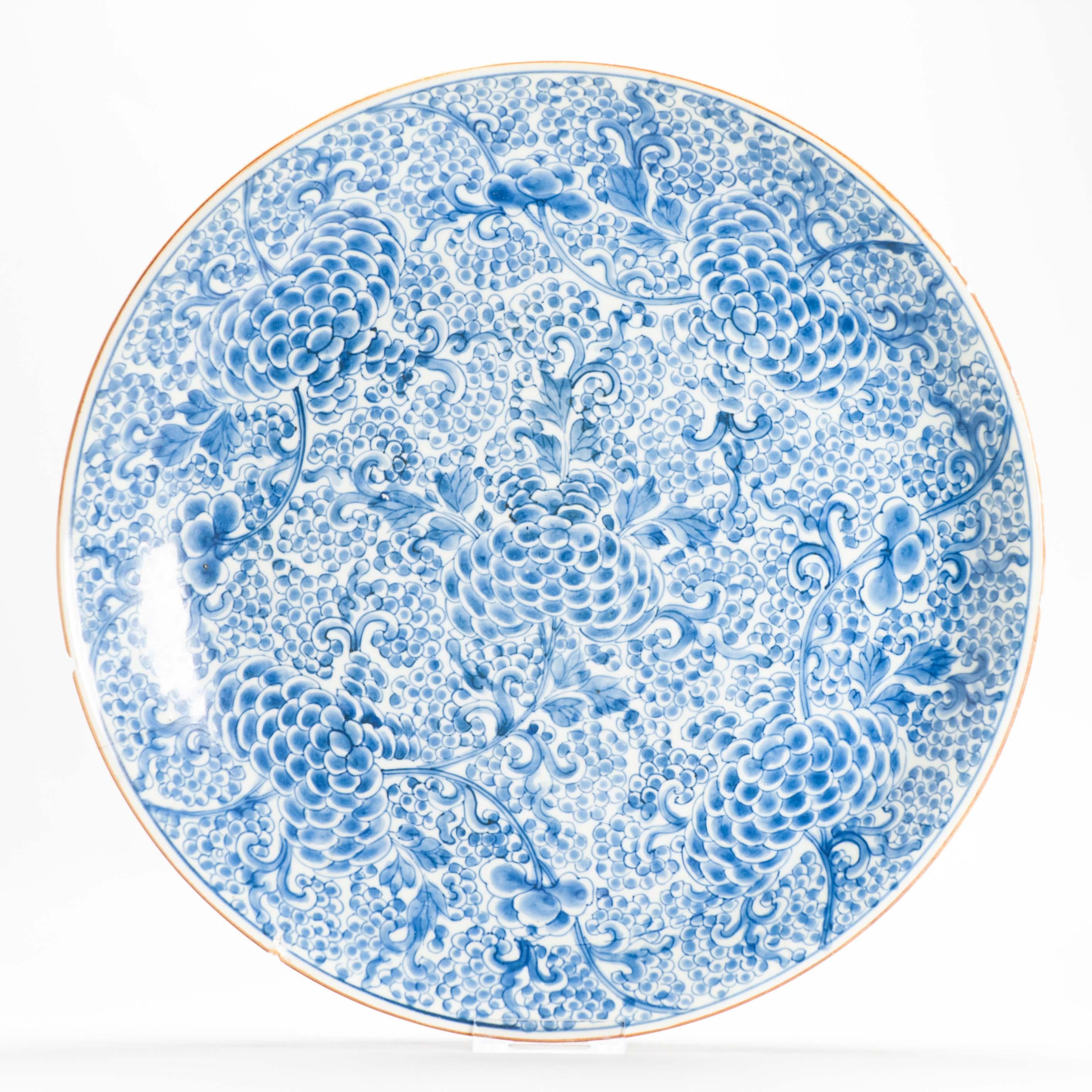 Comparto contigo este fantástico plato grande de porcelana china con Peonía y Peonía de rana

Puedes encontrar un plato similar en el Rijksmusuem.

Condición
3 fichas, parcialmente llenas, 3 líneas y algunas fritas. Tamaño: 38,7x5,3CM