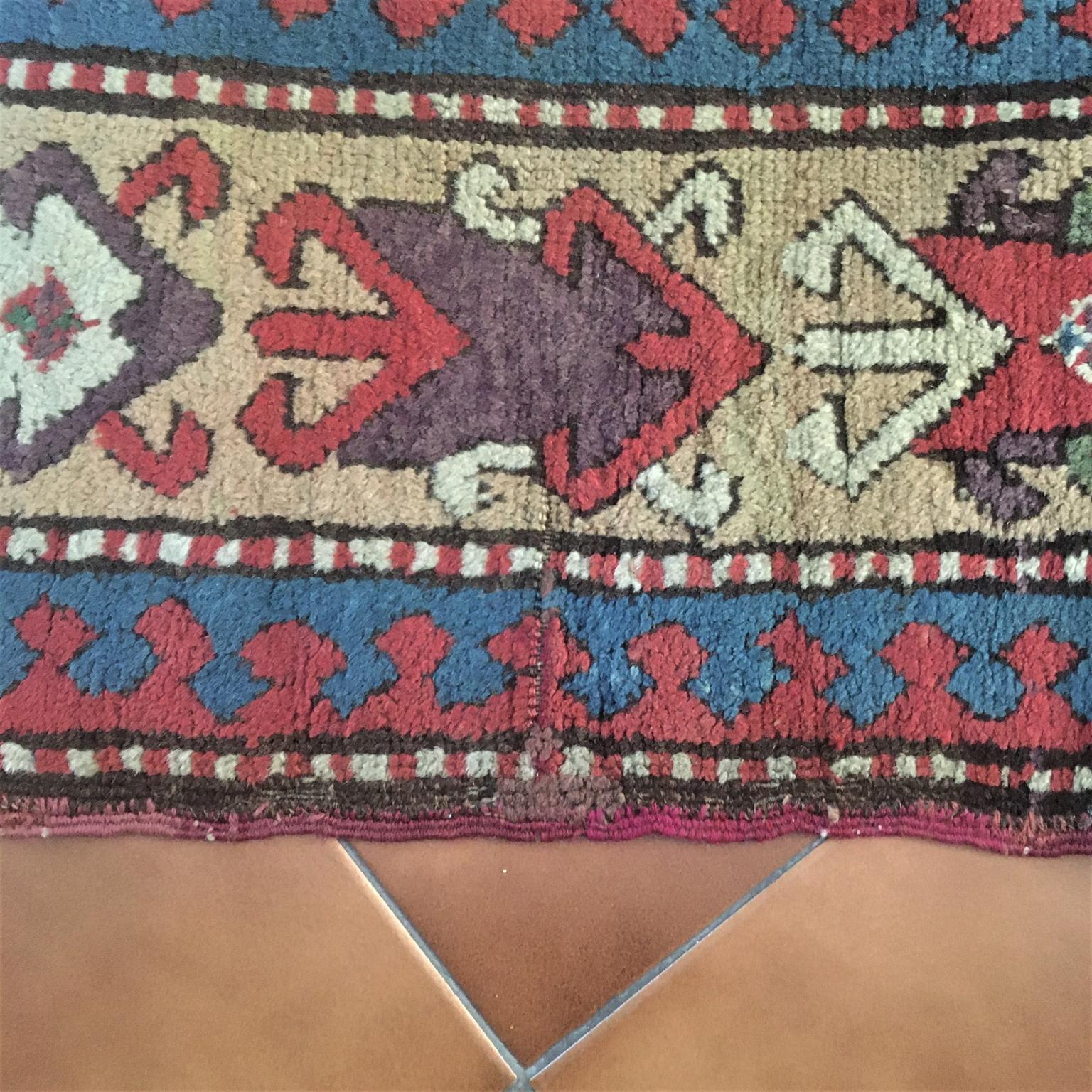 Antiker großer kaukasischer Karachopf-Teppich aus dem 19. Jahrhundert, handgeknüpft in Grün, Blau, Rot und Beige im Angebot 9