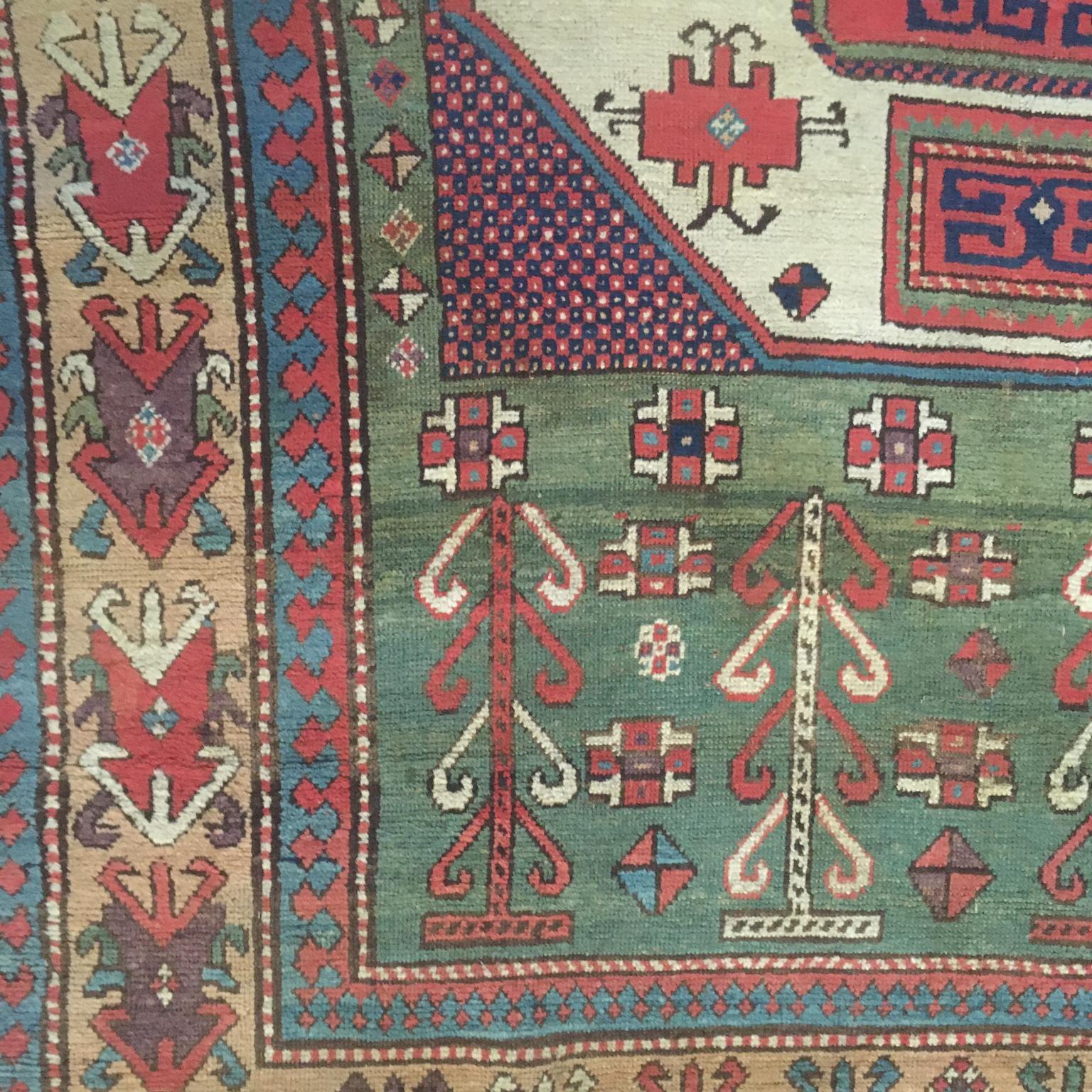 Antiker großer kaukasischer Karachopf-Teppich aus dem 19. Jahrhundert, handgeknüpft in Grün, Blau, Rot und Beige im Angebot 13