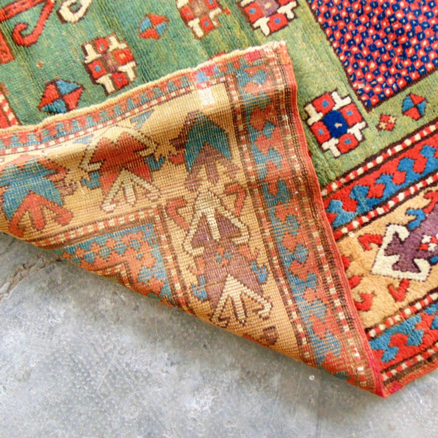 Caucasien Grand tapis antique Kazak Karachof noué à la main, 19ème siècle, vert, bleu, rouge et beige en vente