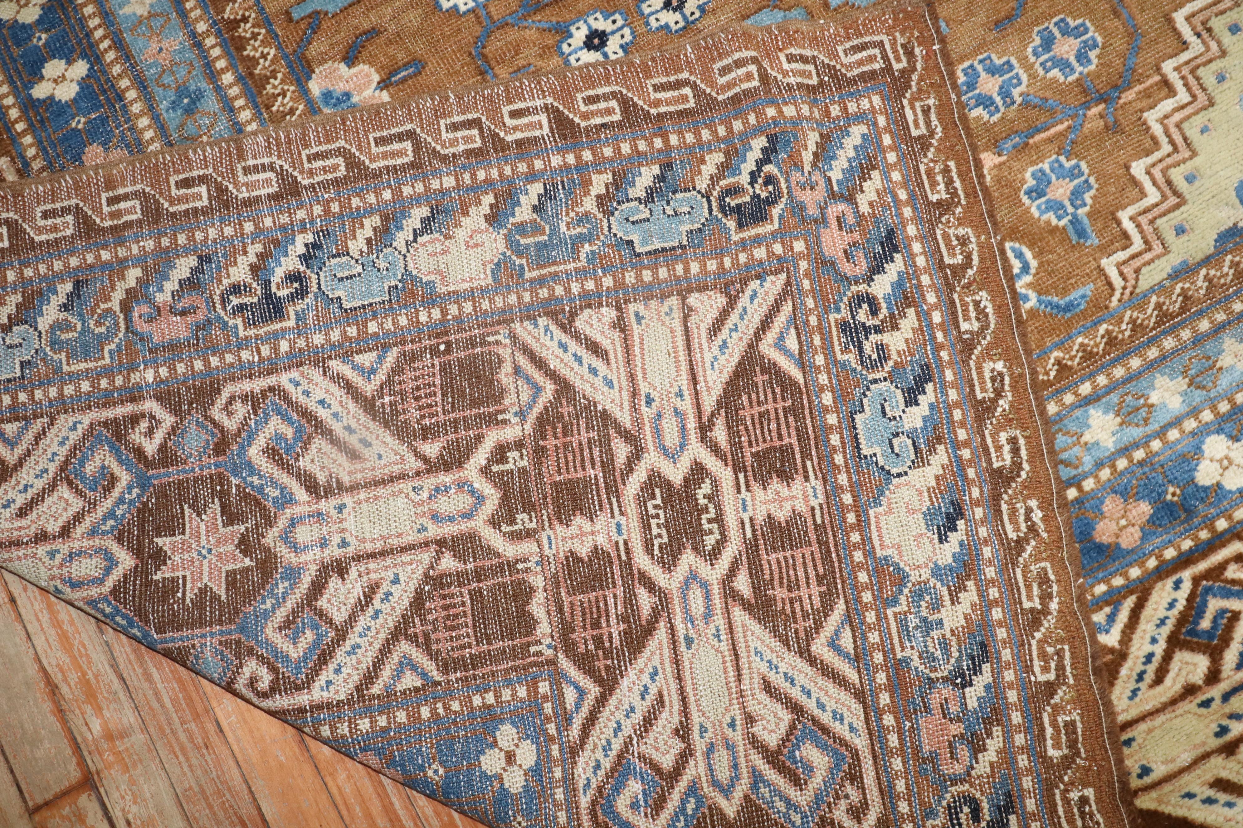 Großer antiker Khotan-Teppich (Archaistisch) im Angebot
