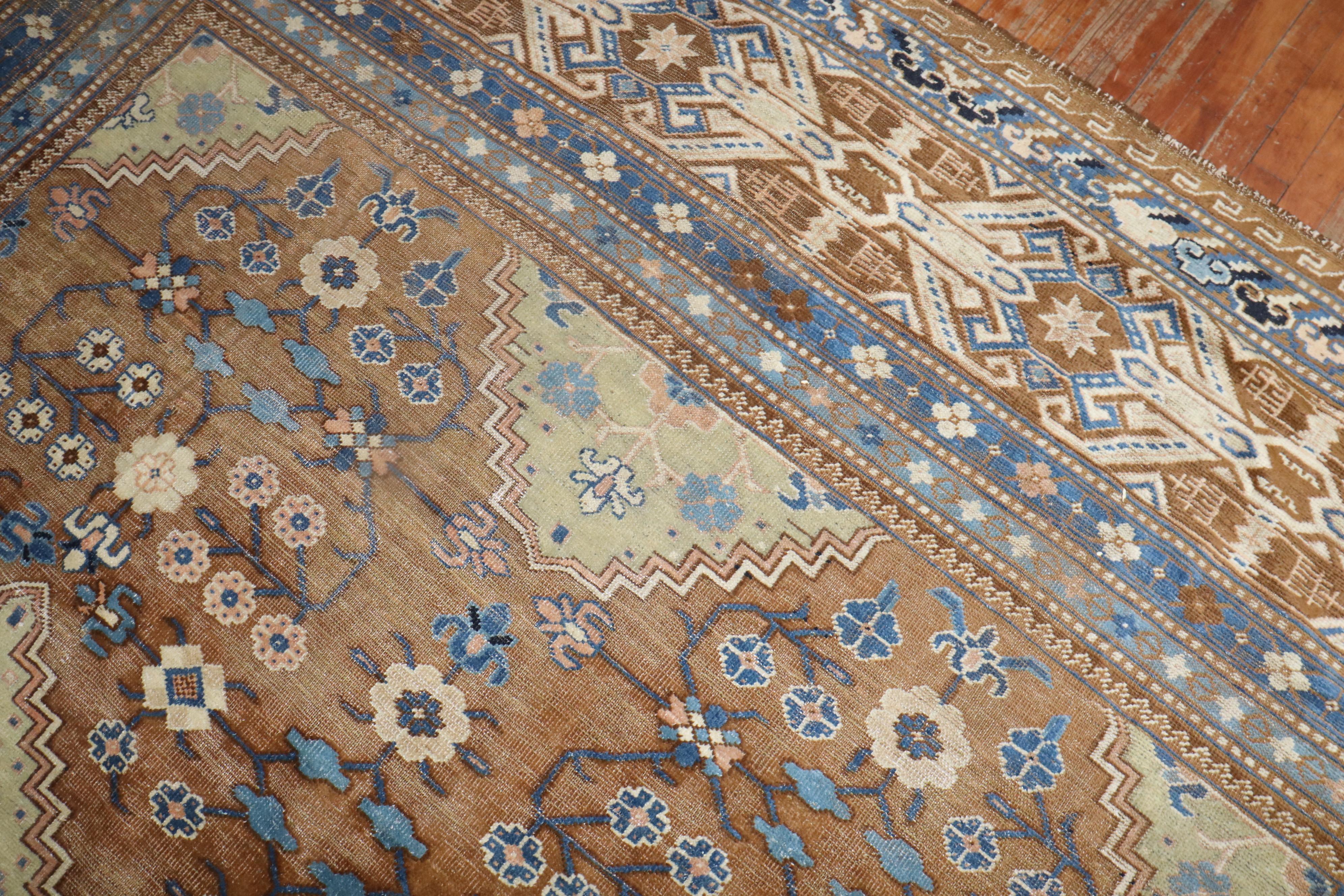 Großer antiker Khotan-Teppich (Handgeknüpft) im Angebot