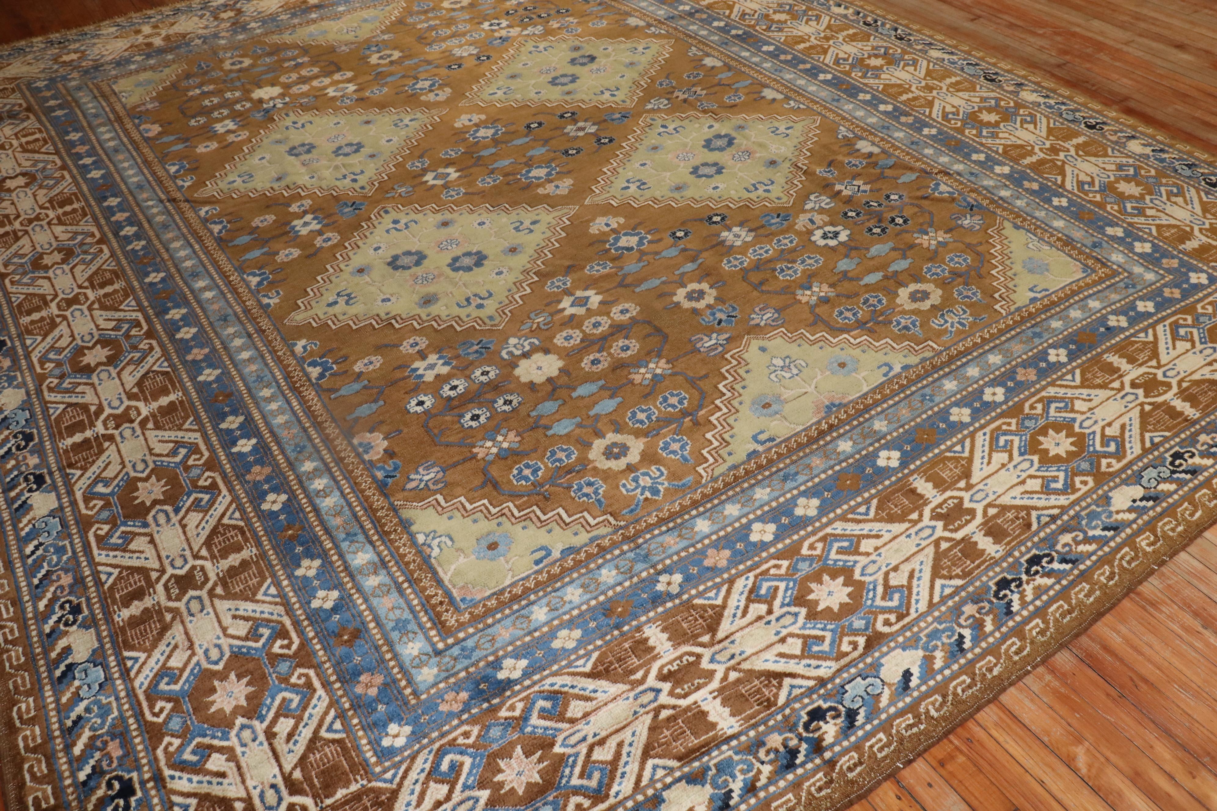 Großer antiker Khotan-Teppich im Angebot 1