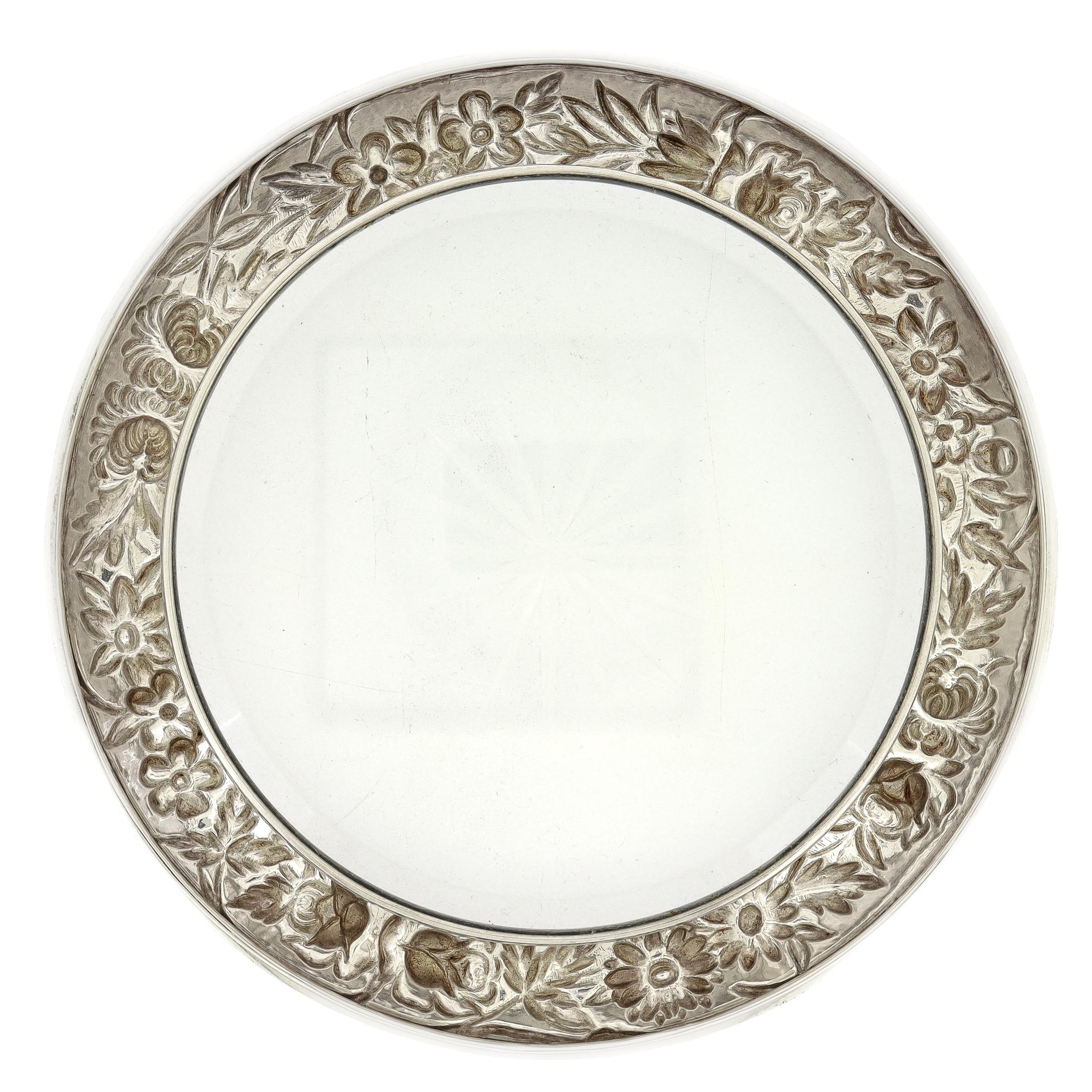Grand sous-verre à vin Kirk & Son en argent sterling repoussé et verre taillé en vente 4