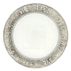 Großer antiker Weinuntersetzer aus Sterlingsilber und geschliffenem Glas von Kirk & Son Repousse