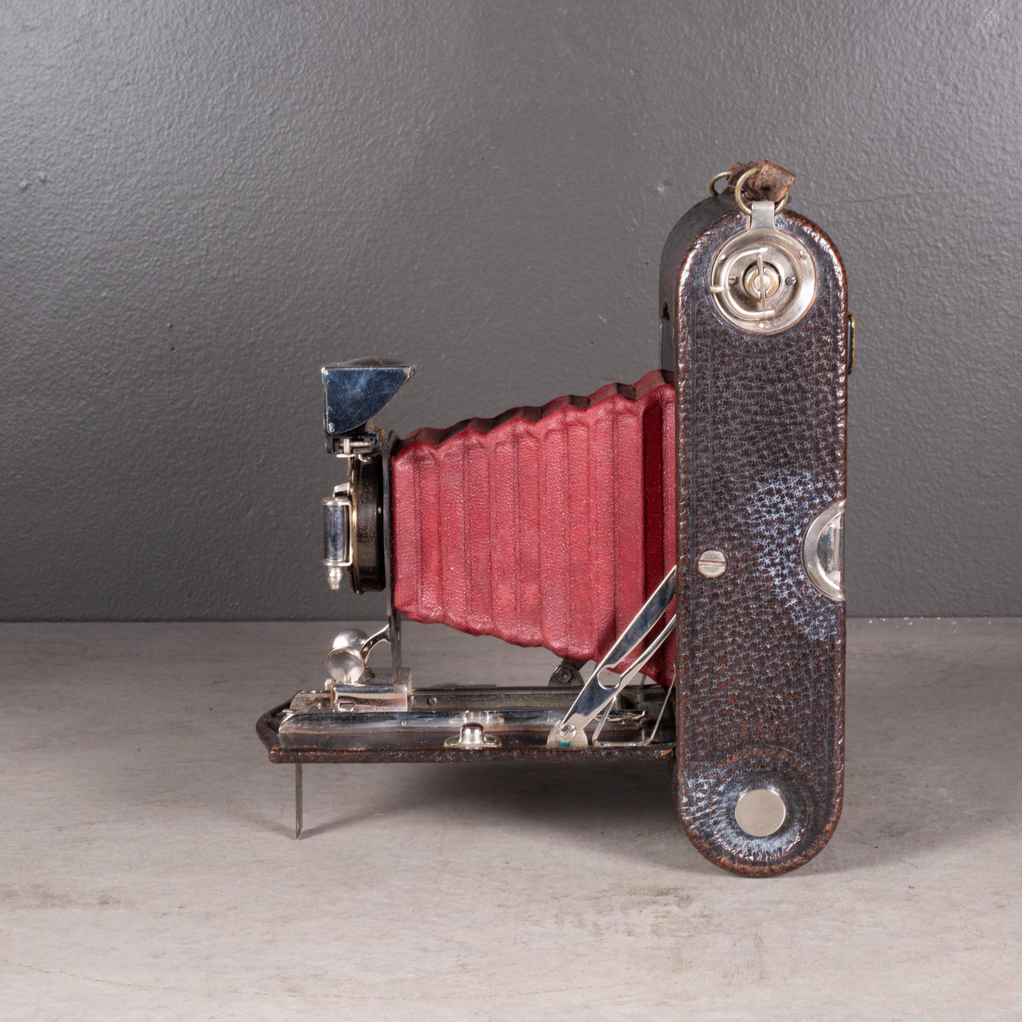 Gran cámara de bolsillo plegable Kodak nº 2C/Estuche de cuero c.1914 en Bueno estado para la venta en San Francisco, CA
