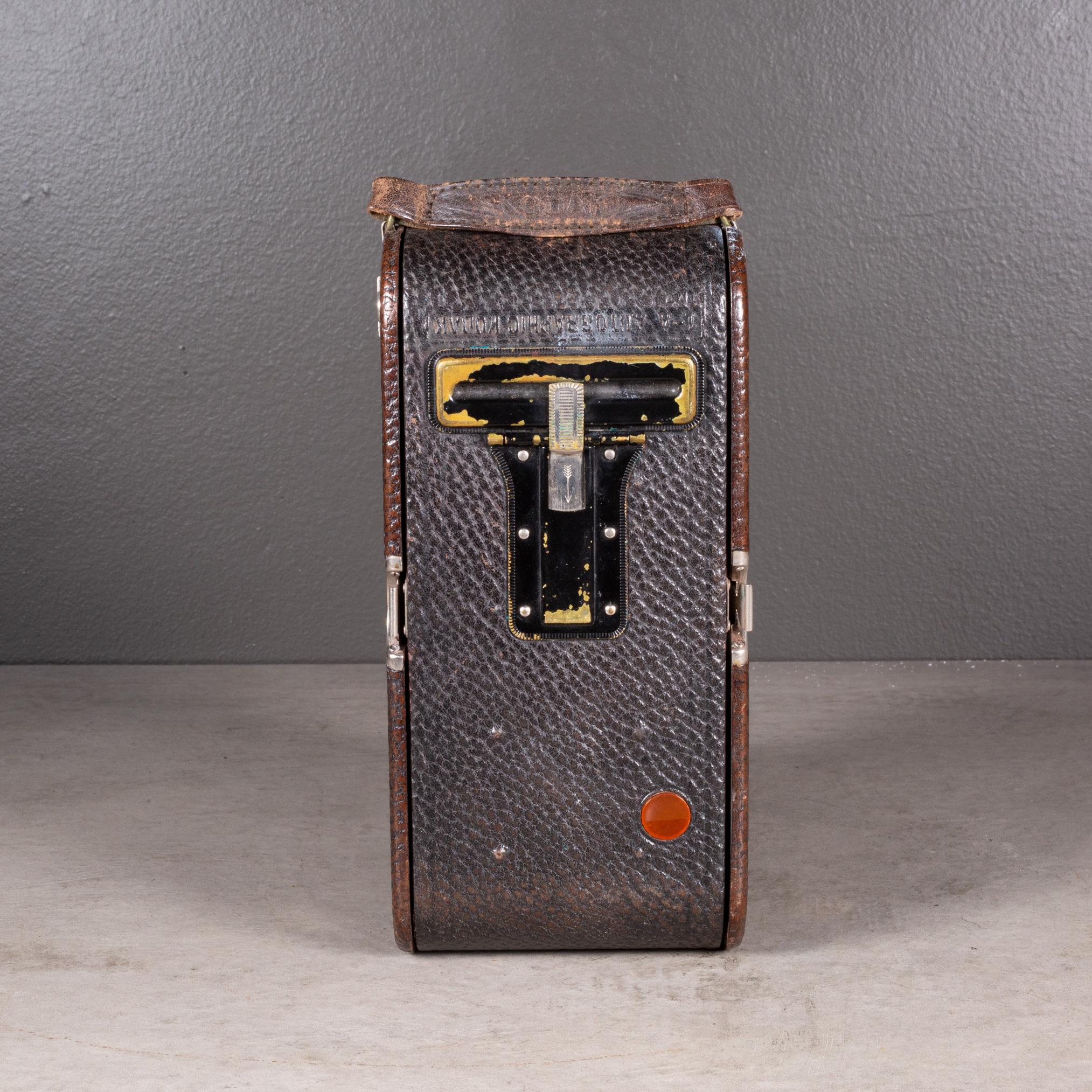 20th Century Large Kodak No. 2C Folding Pocket Camera/Leather Case c.1914 (FREE SHIPPING) For Sale