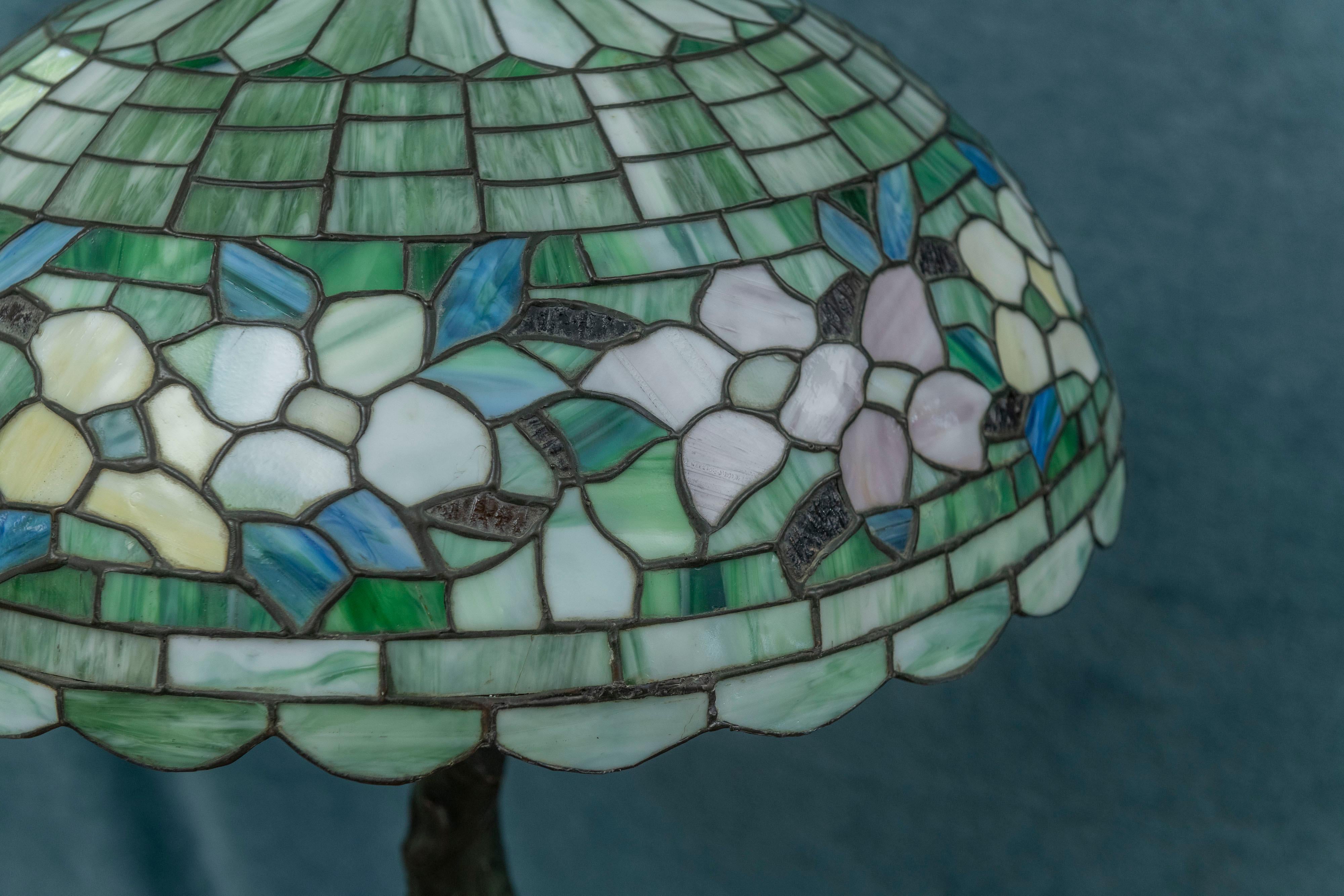 Large Antique Leaded Glass Table Lamp by Wilkinson Co. B'klyn N.Y ca. 1910 For Sale 2