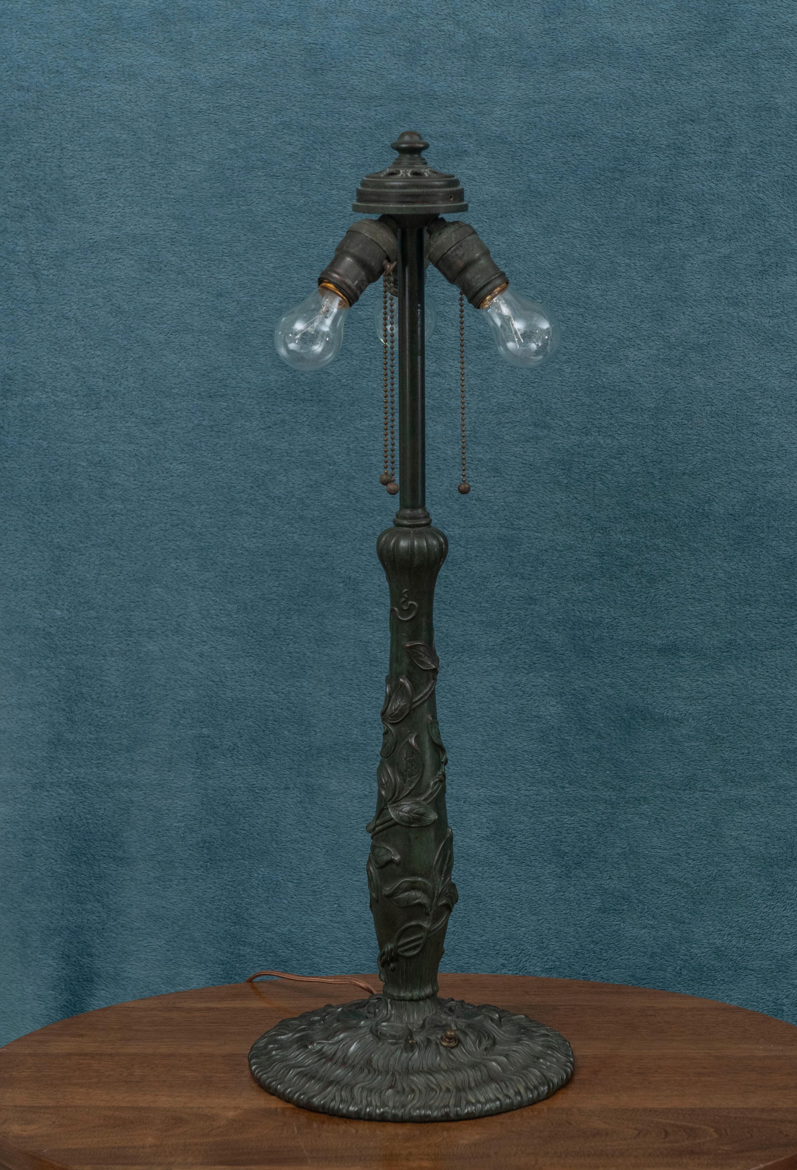 Grande lampe de bureau ancienne en verre plombé de Wilkinson Co. B'klyn N.Y vers 1910 en vente 7