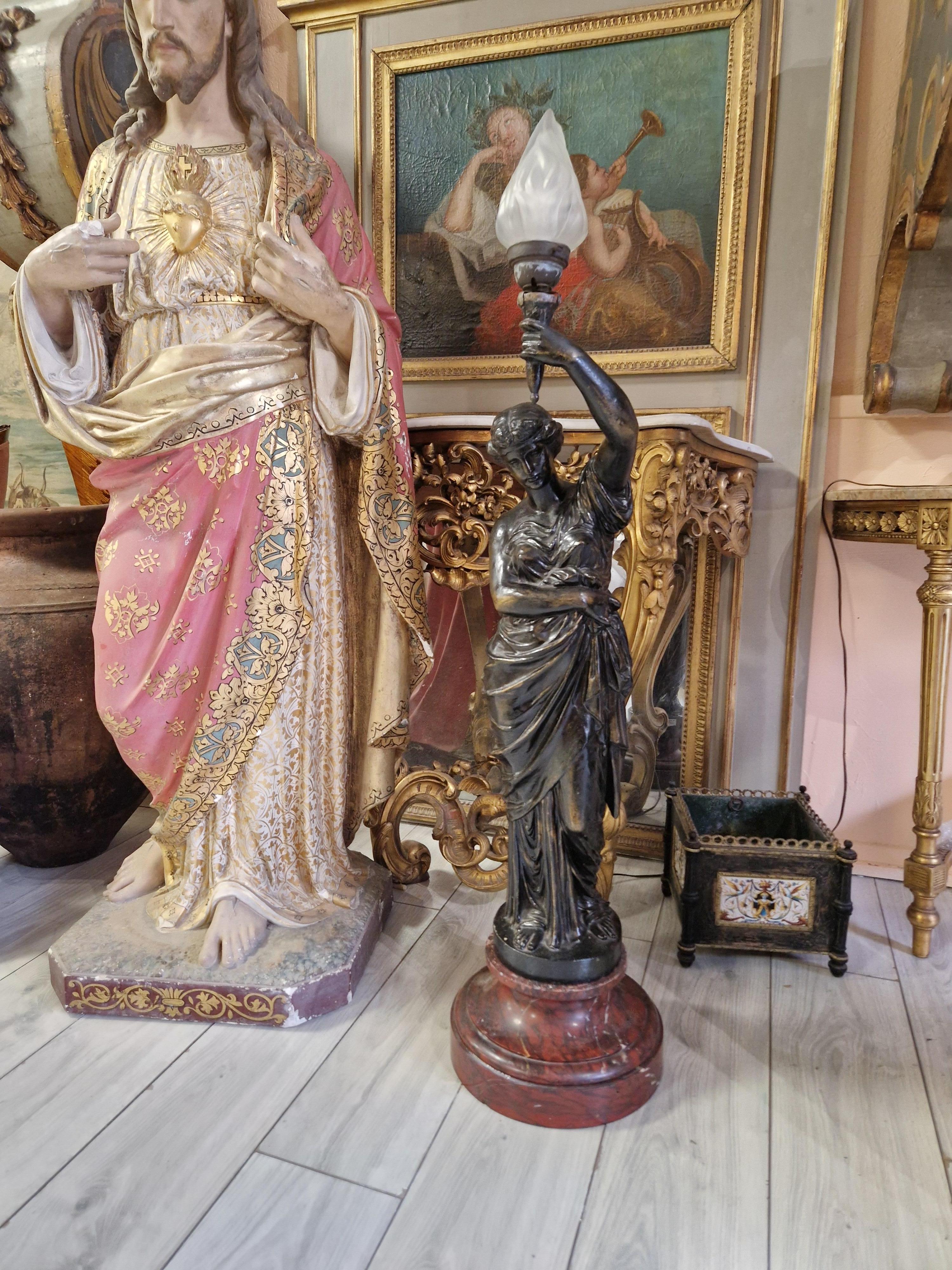 Gran Lámpara Liberty Antigua de Hierro Fundido y Mármol en venta 3