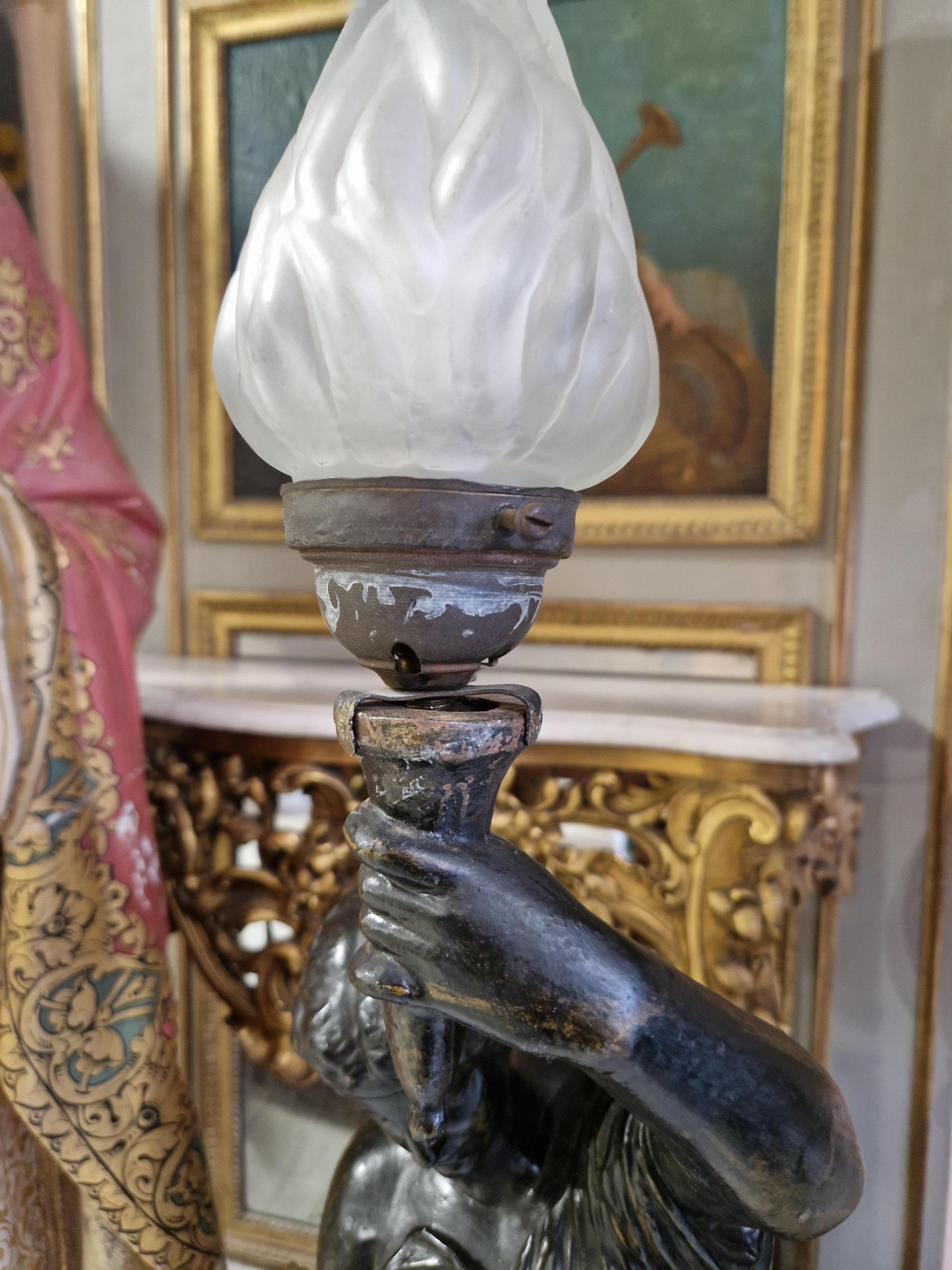 Gran Lámpara Liberty Antigua de Hierro Fundido y Mármol Neoclásico en venta