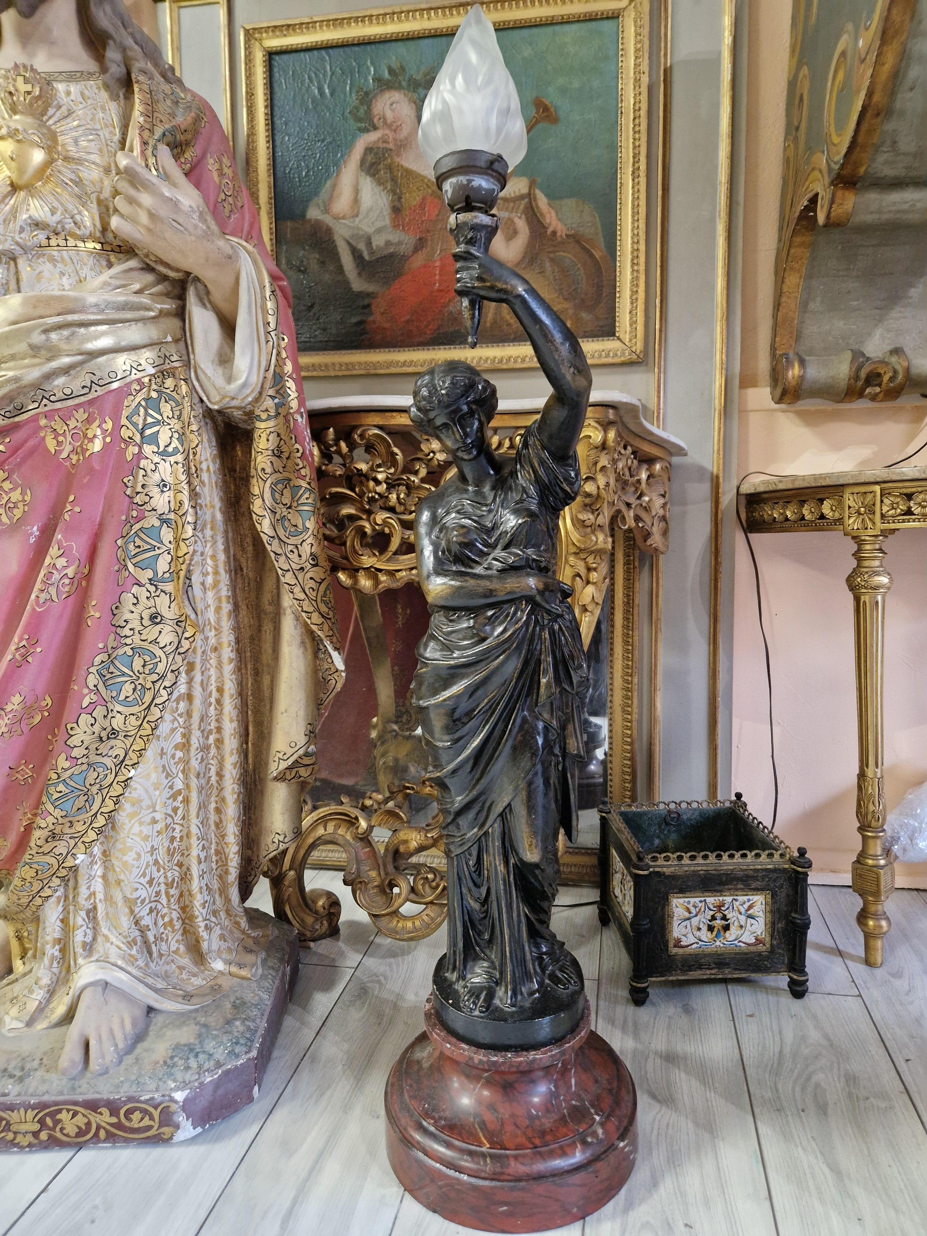 Gran Lámpara Liberty Antigua de Hierro Fundido y Mármol siglo XIX en venta