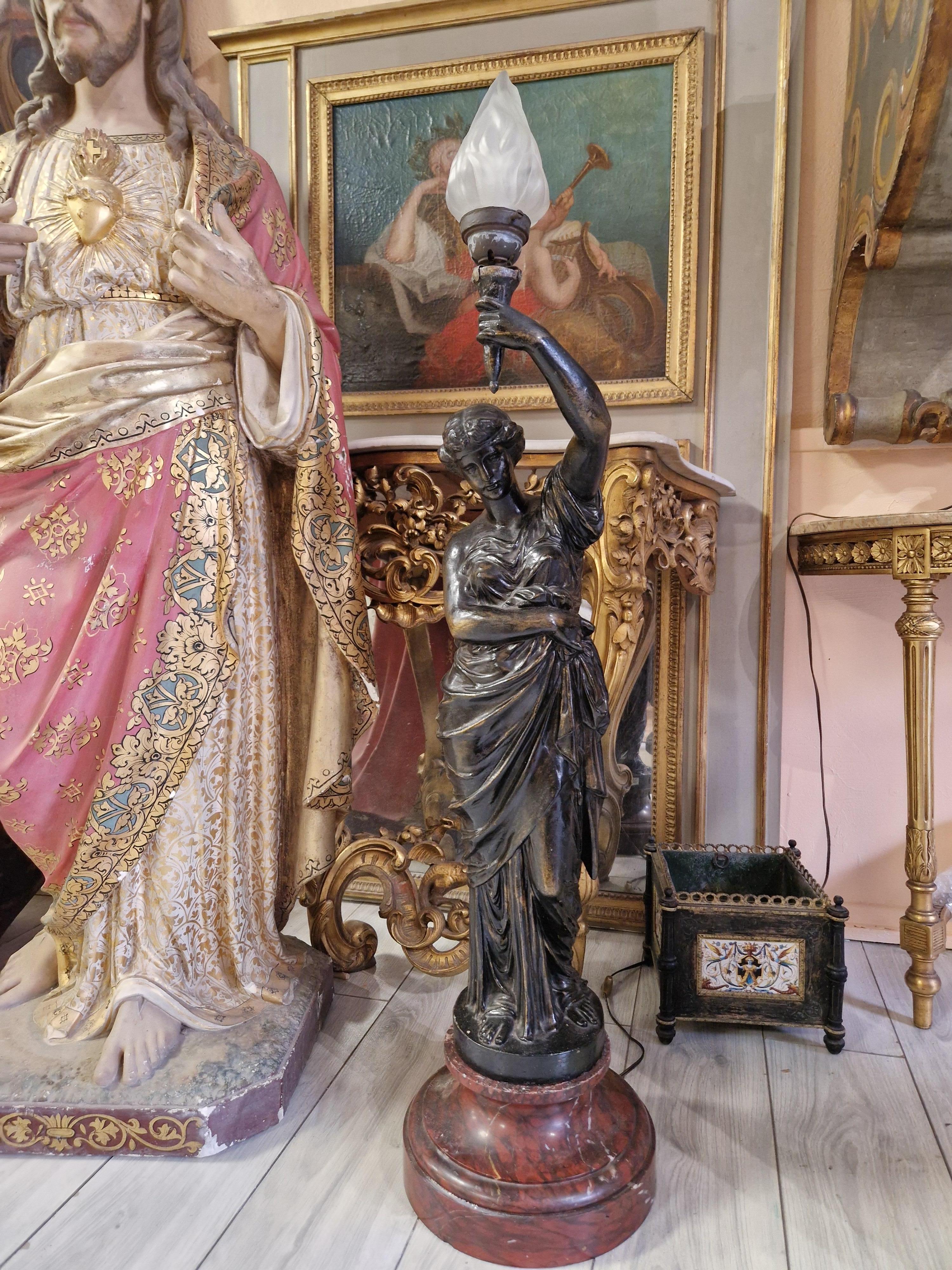 Gran Lámpara Liberty Antigua de Hierro Fundido y Mármol en venta 1
