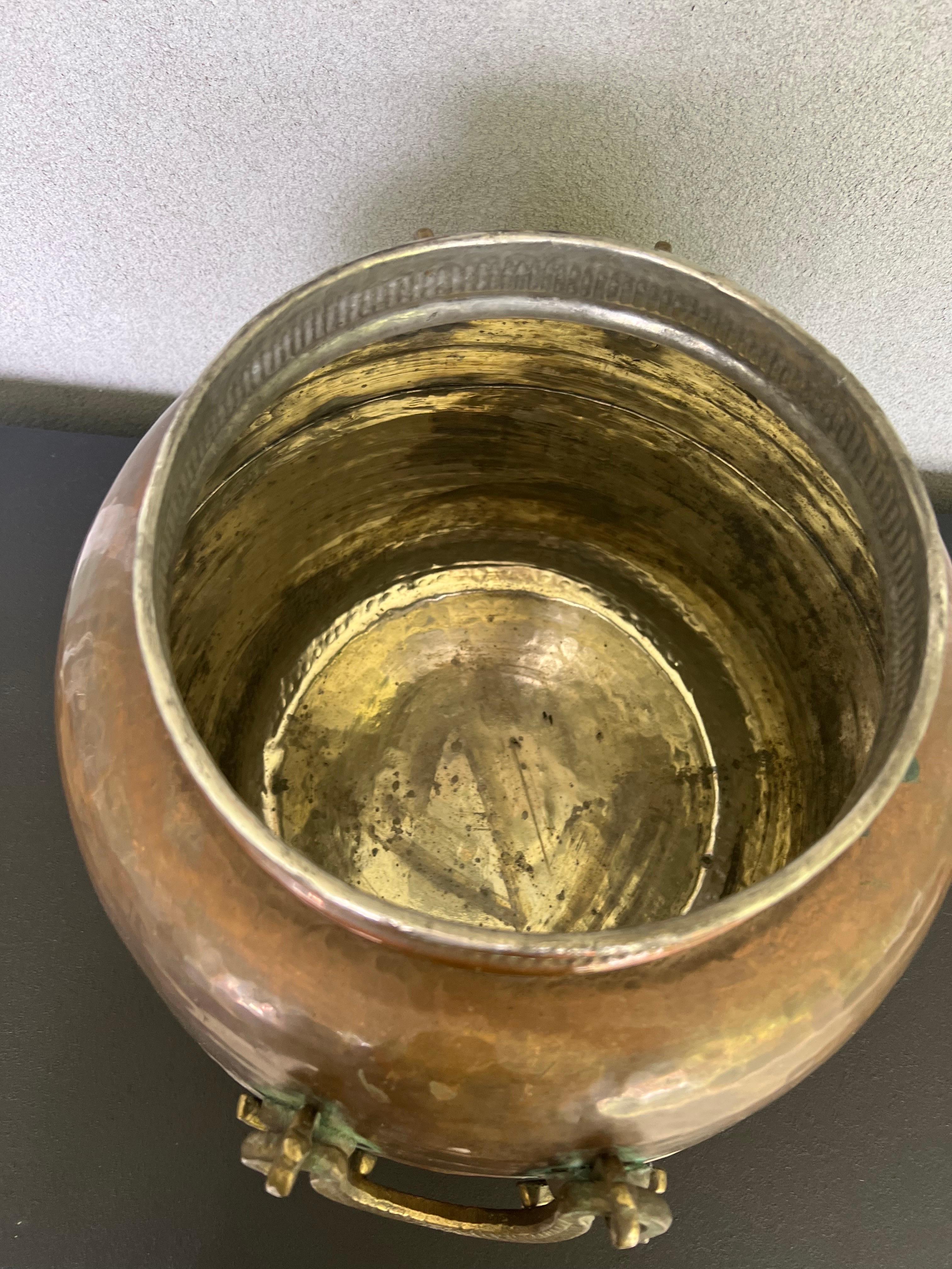 Grand pot/bouilloire en cuivre Lidid ancien fabriqué en Turquie   Bon état - En vente à Fort Washington, MD