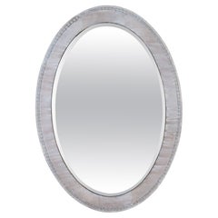 Grand miroir ovale en chêne chaulé antique. Anglais C.1920