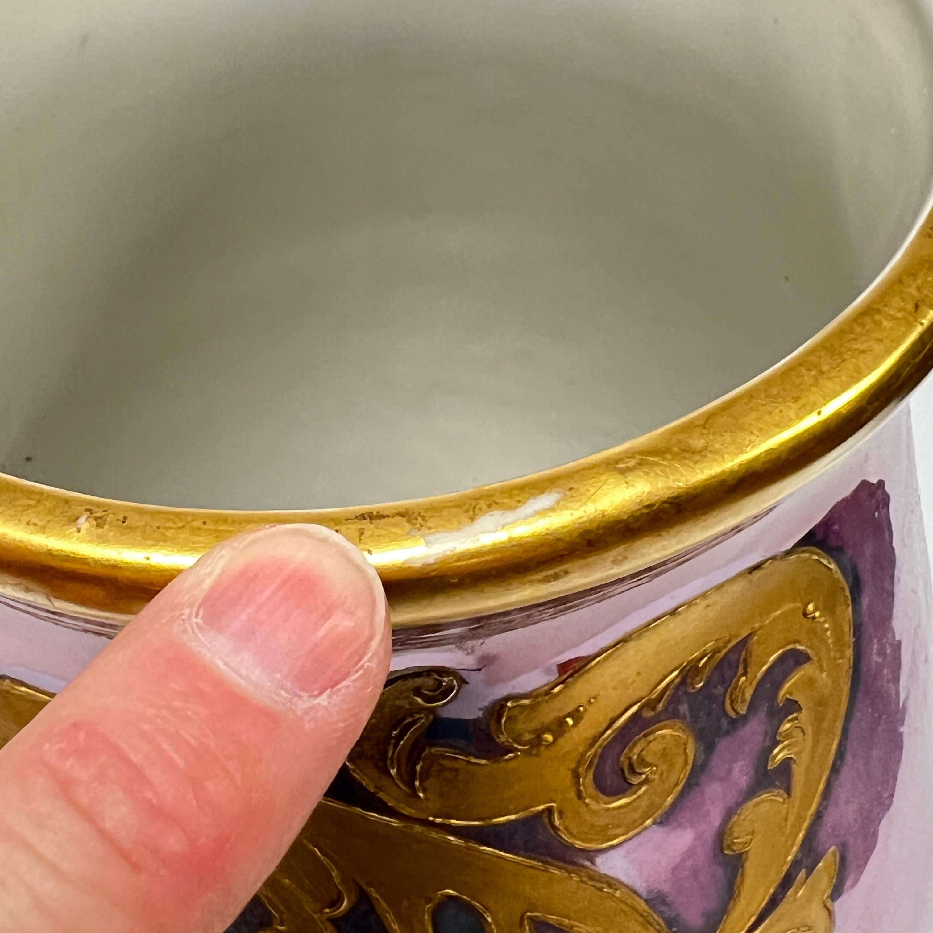 Grande vaso antico in porcellana di Limoges figurativo e dorato in vendita 5