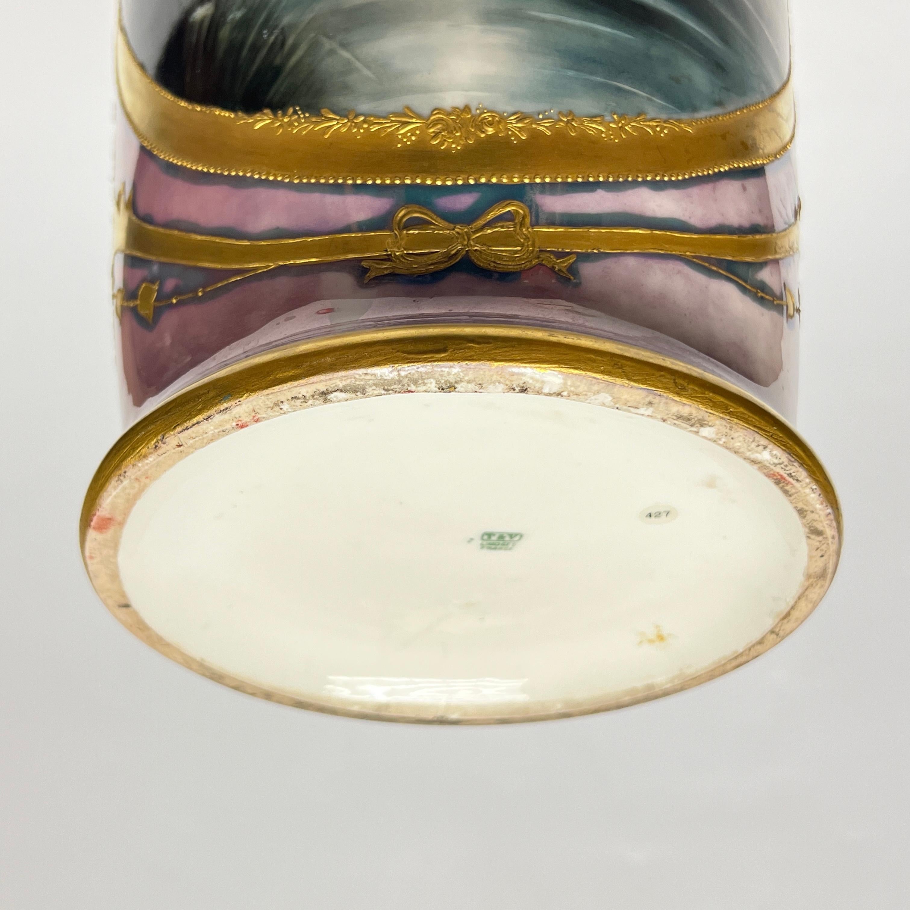 Grande vaso antico in porcellana di Limoges figurativo e dorato in vendita 7